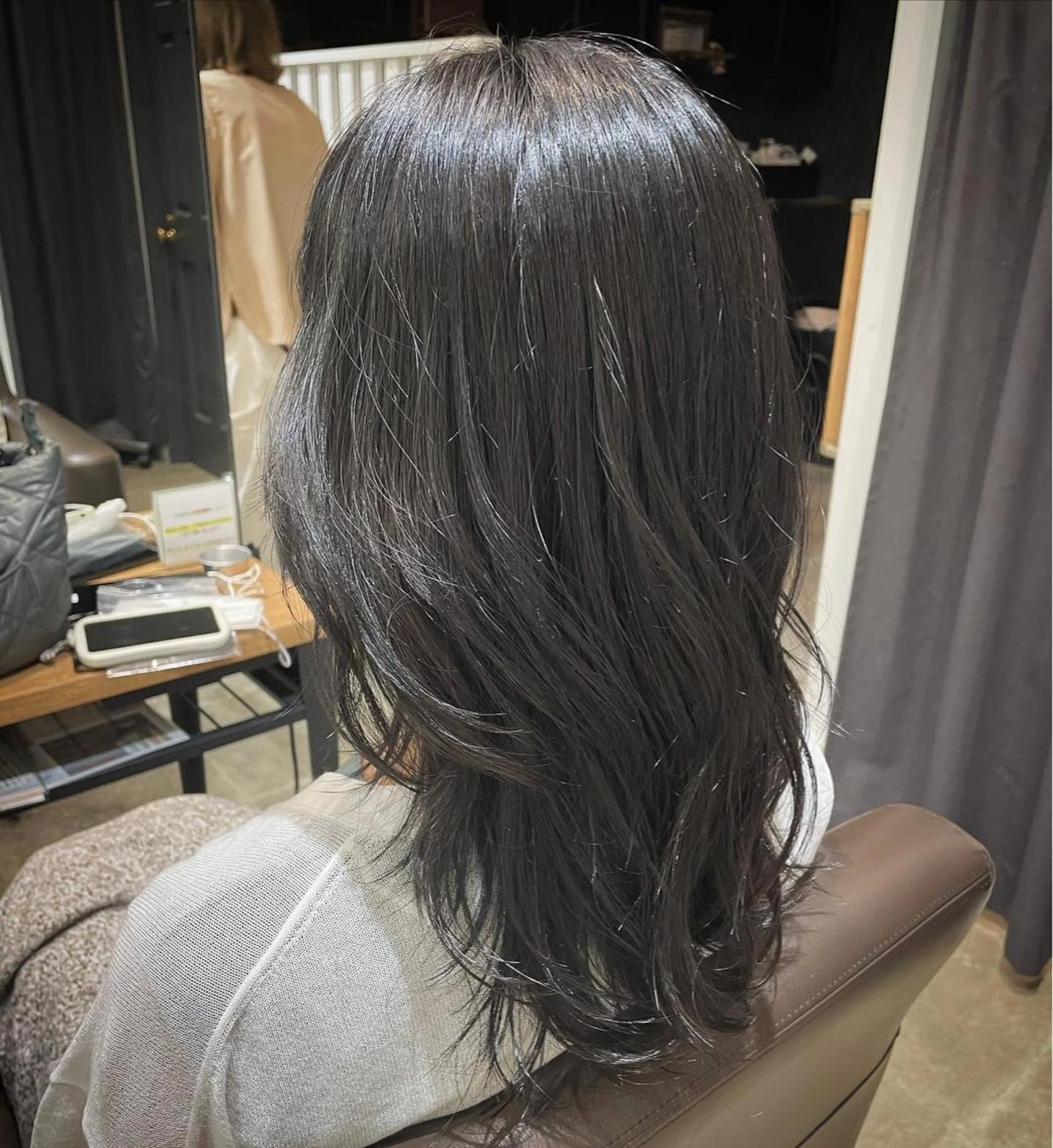 ロング カラー 黒髪 ブルーカラー ブルーブラック レイヤーカット カット ヘアカラー 高木 櫻のヘアスタイル