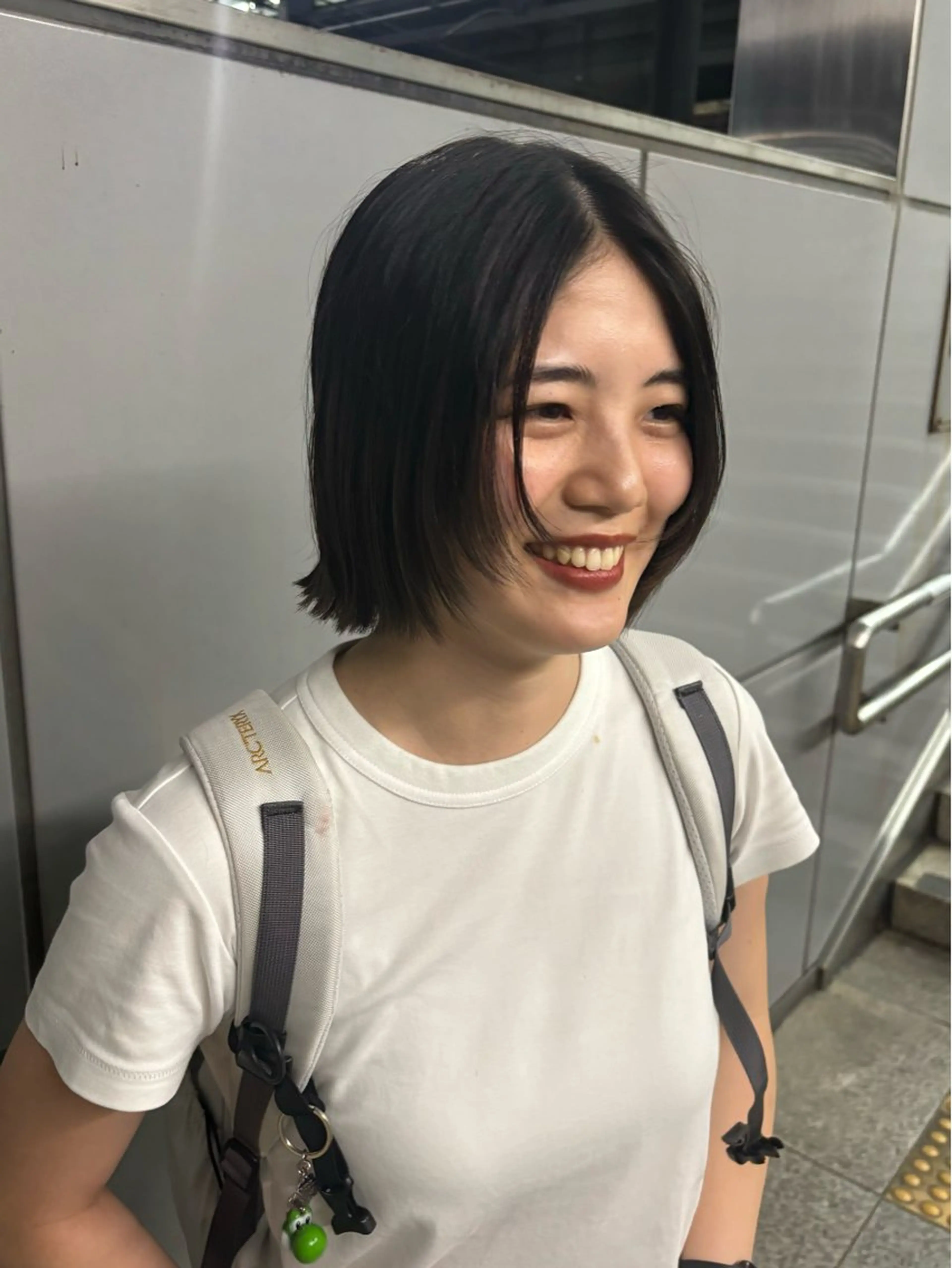 ミディアム ボブ 顔周りカット レイヤーカット 似合わせカット 外ハネヘア カット 真弓 理沙のヘアスタイル