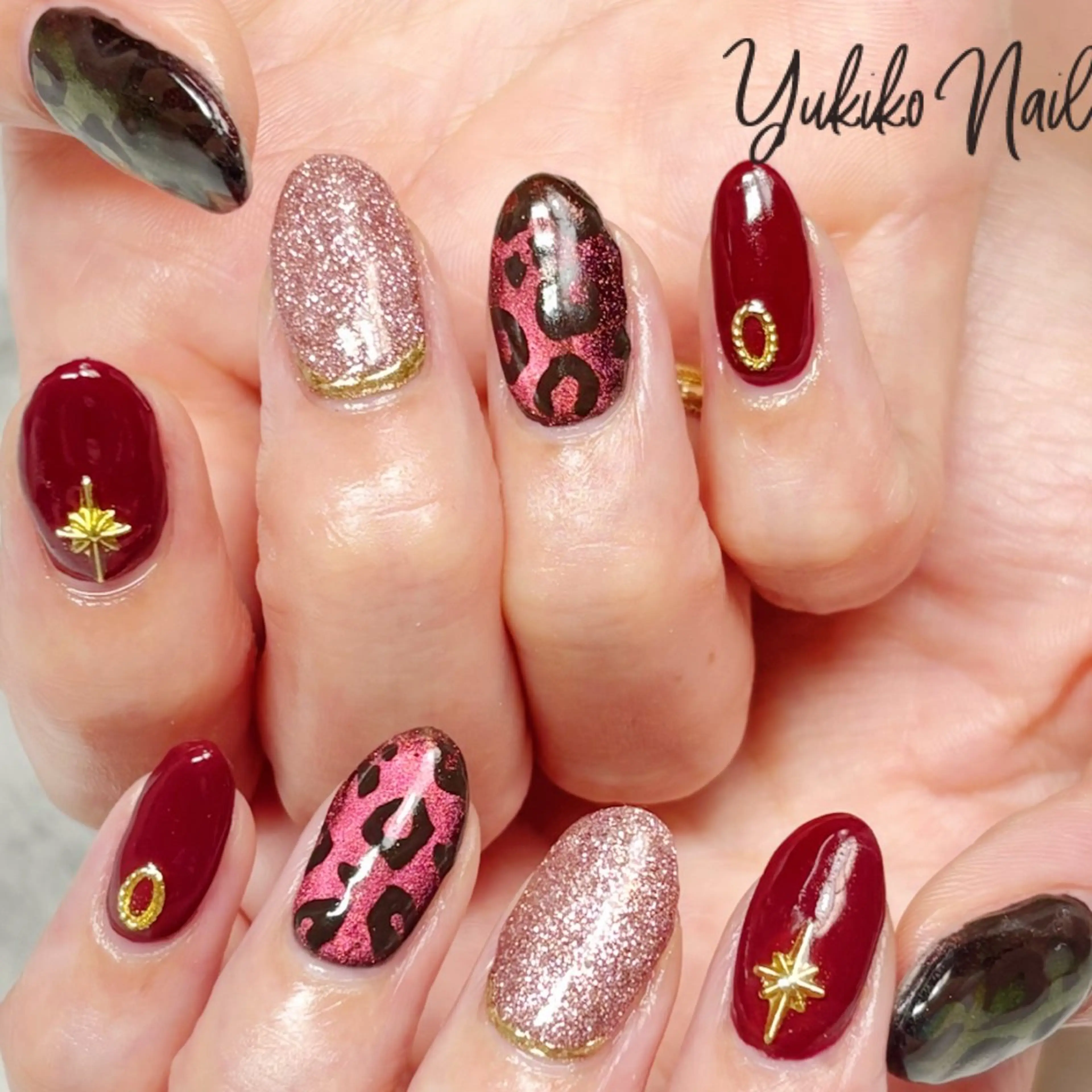ネイル アニマル柄 ボルドー マグネットネイル ハンドネイル ユキコ ネイルのネイルデザイン