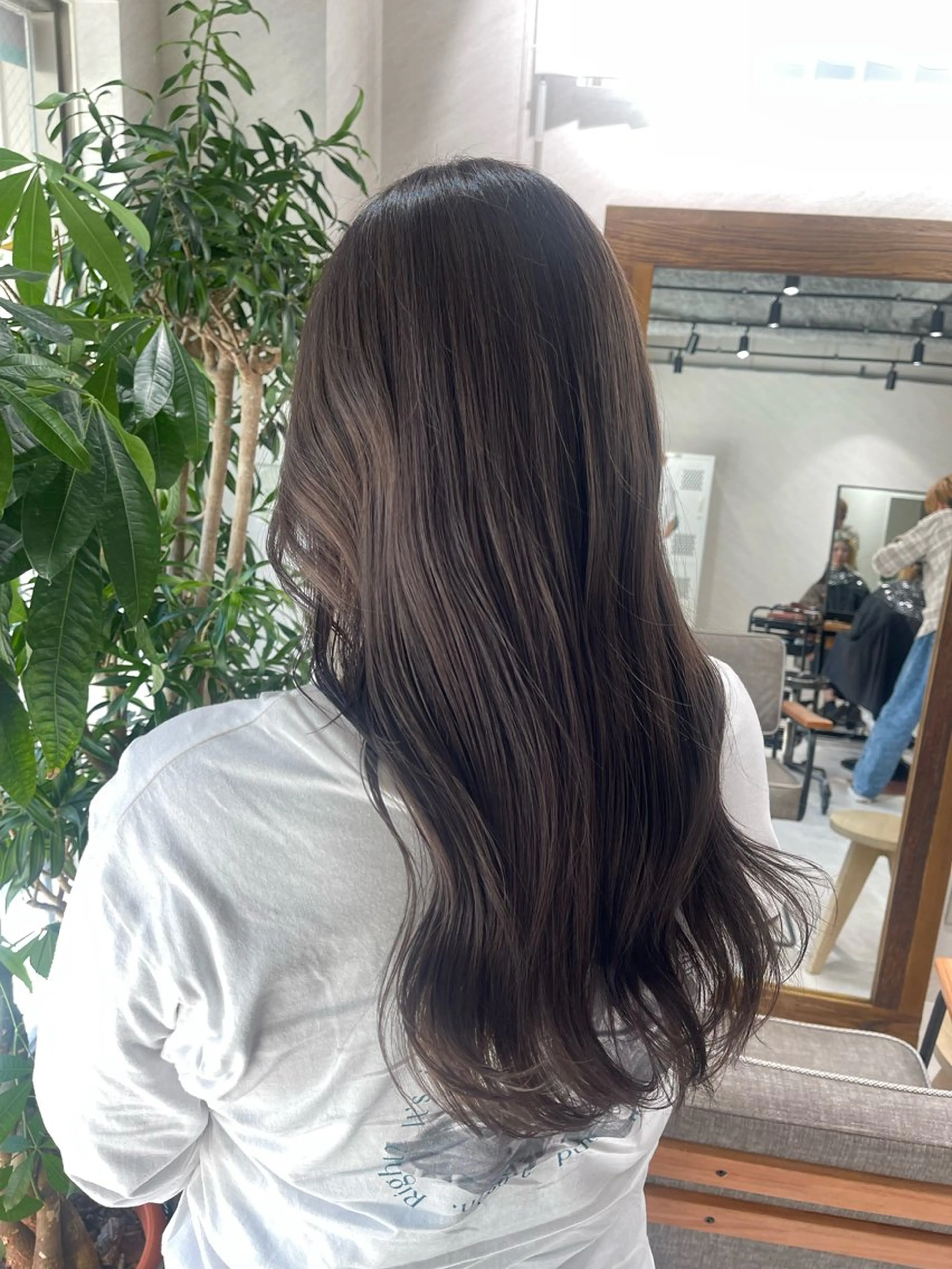 ロング カラー 透明感カラー グレージュ カット ヘアカラー トリートメント 🩵ボブ/レイヤー /髪質改善🩵のヘアスタイル
