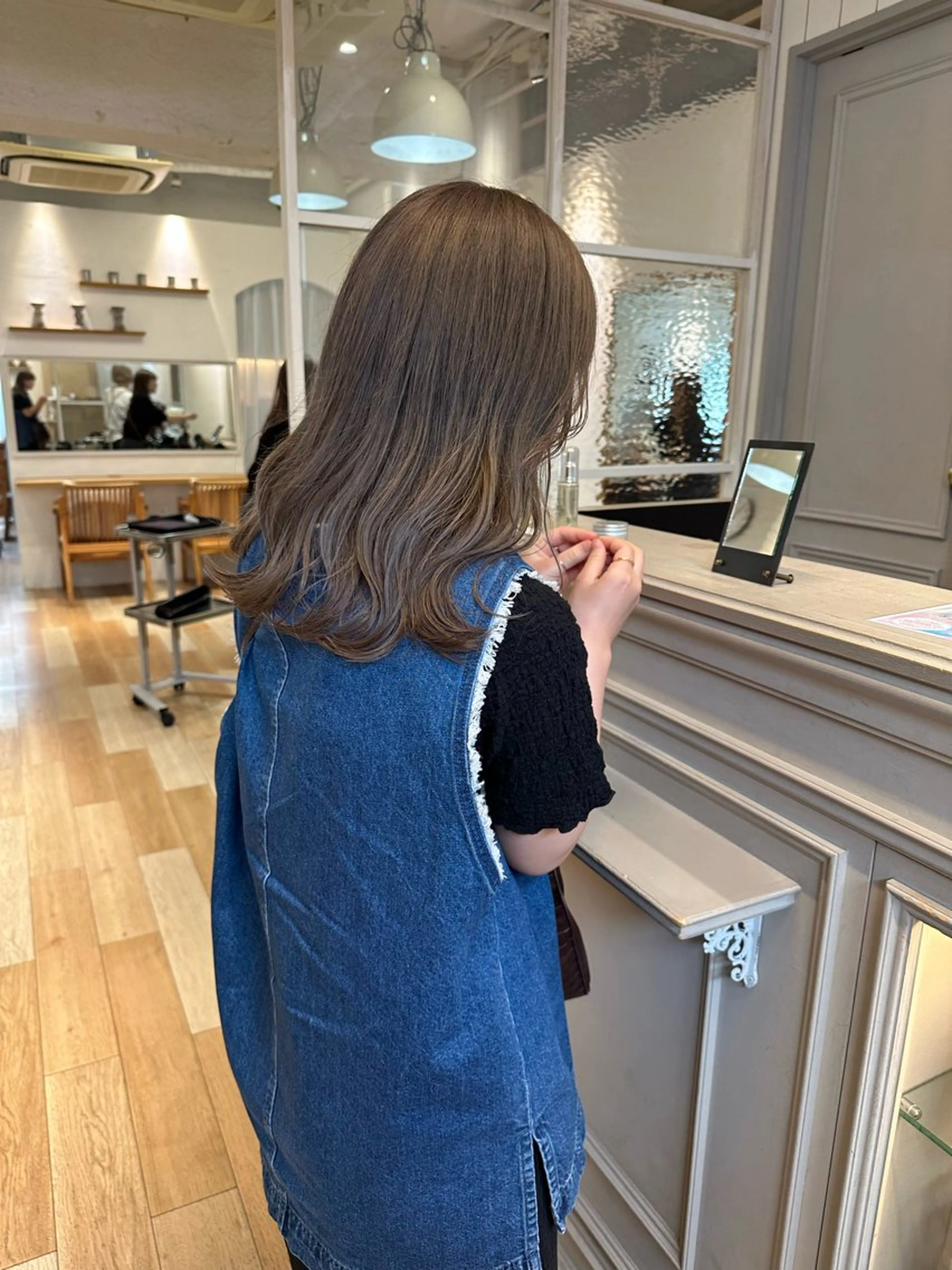 ミディアム カラー ブリーチ ハイトーンカラー ブリーチなしカラー ボブ REINA☁️透明感 カラー/ぷつっと♡のヘアスタイル