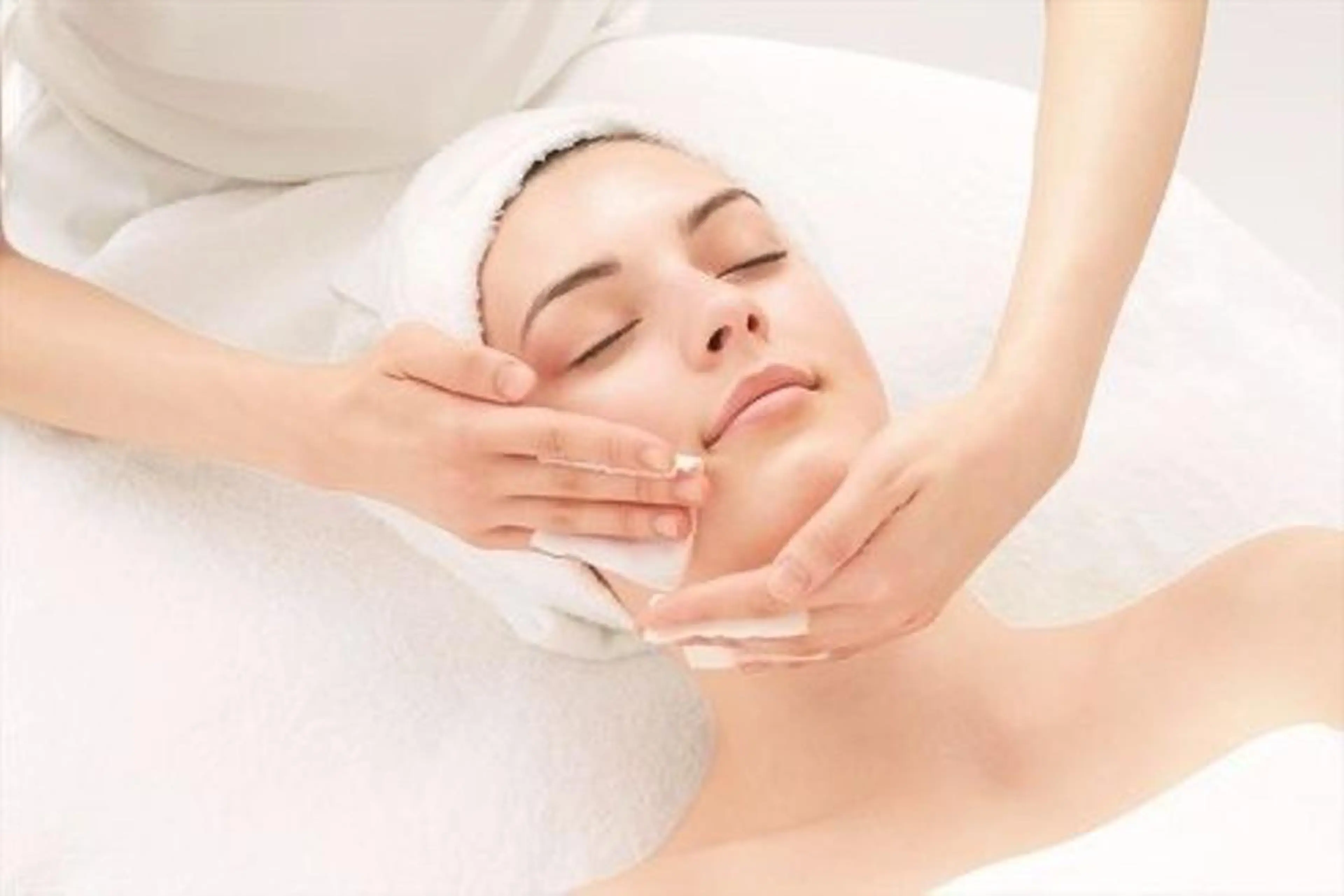 女性限定❤️お顔脱毛➕フェイシャルで美顔🌼✨お肌の調子がよくなると気分も変わります♪化粧品はｵｰｶﾞﾆｯｸ🌿の写真