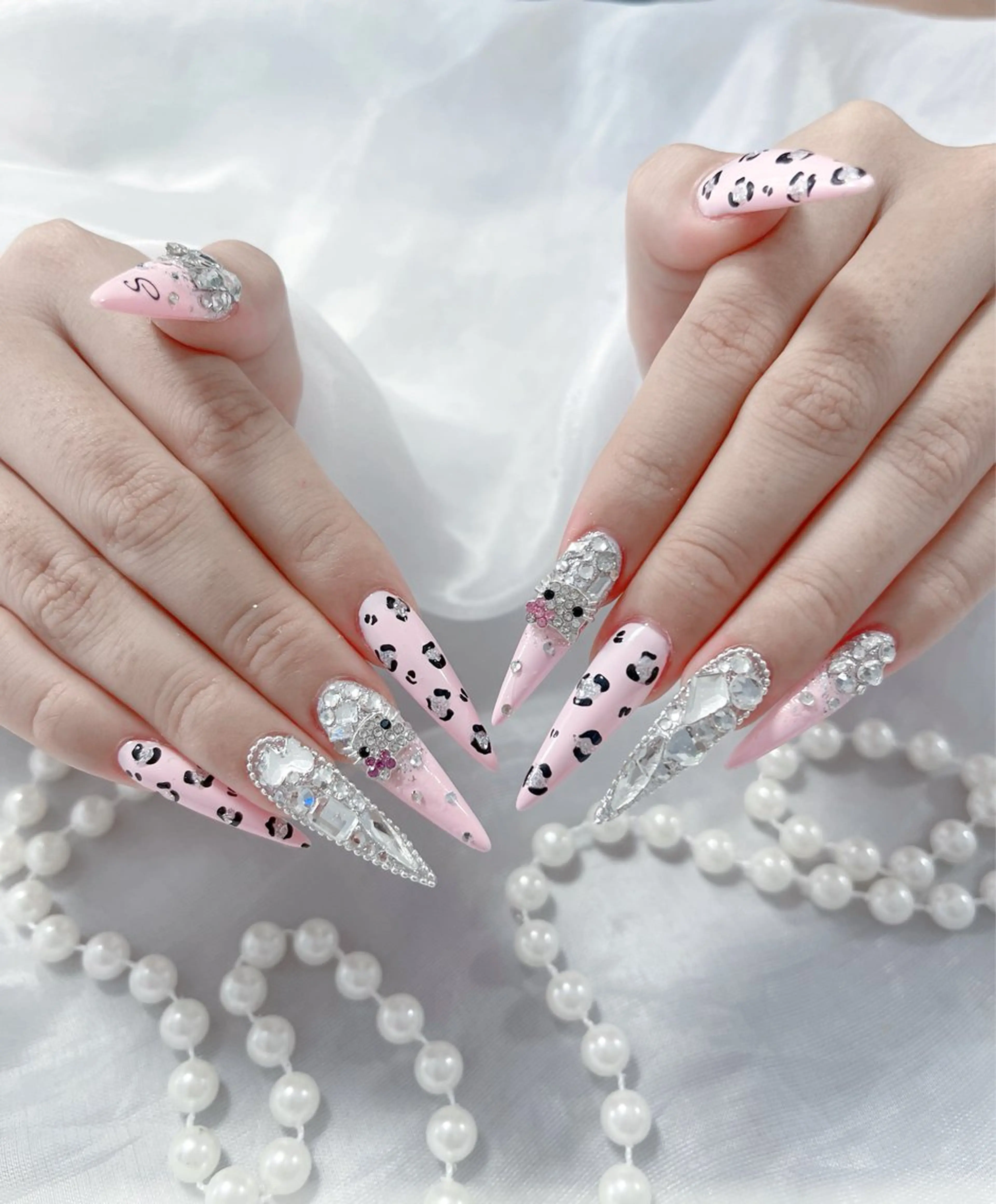 ネイル オーロラネイル クリアネイル フラッシュネイル ジェルネイル グラデーション Kitty Nailのネイルデザイン