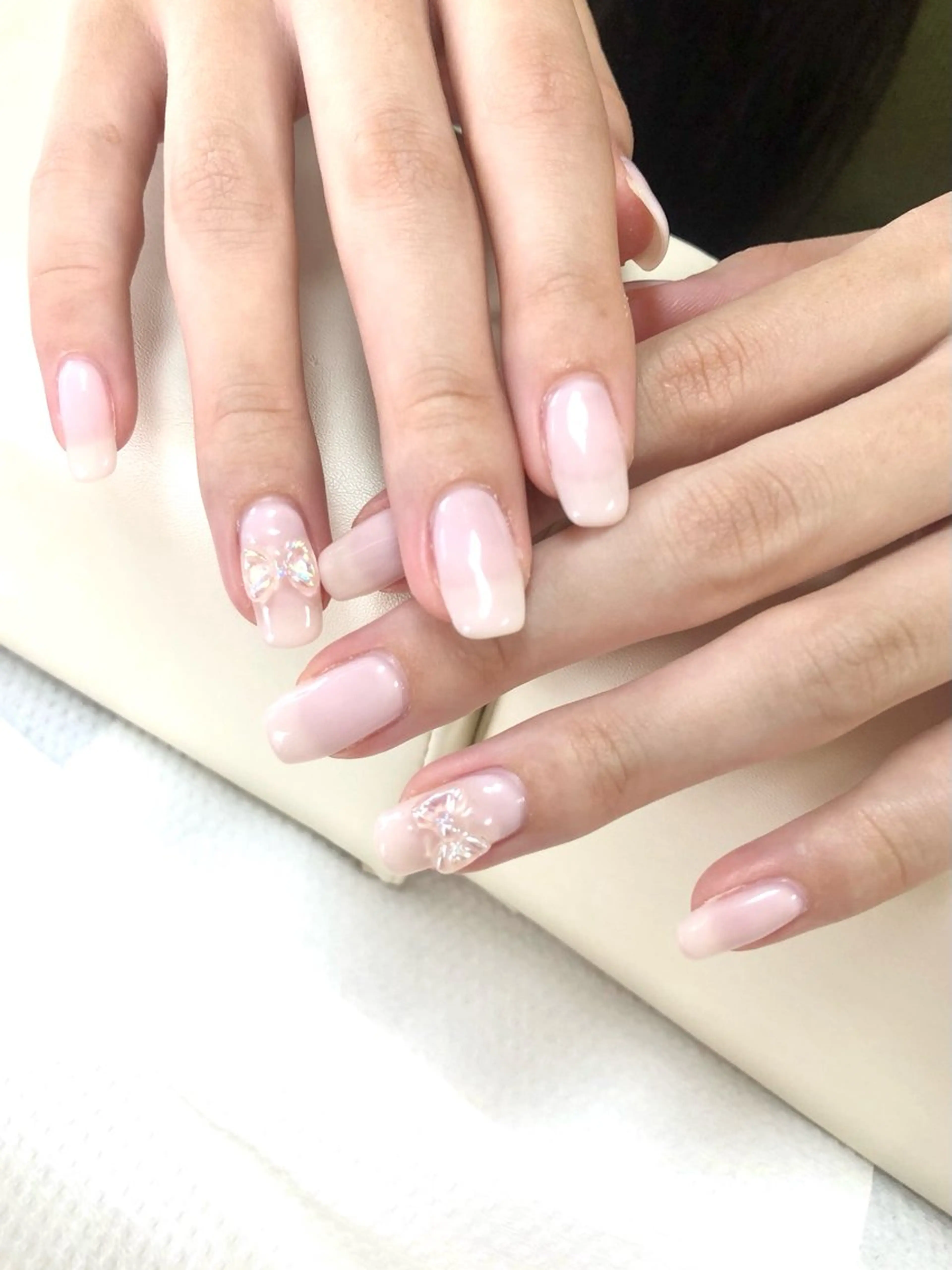 ネイル ワンカラーネイル リボン シンプルネイル ホワイト ハンドネイル meeho所属・salon *meehoのネイルデザイン