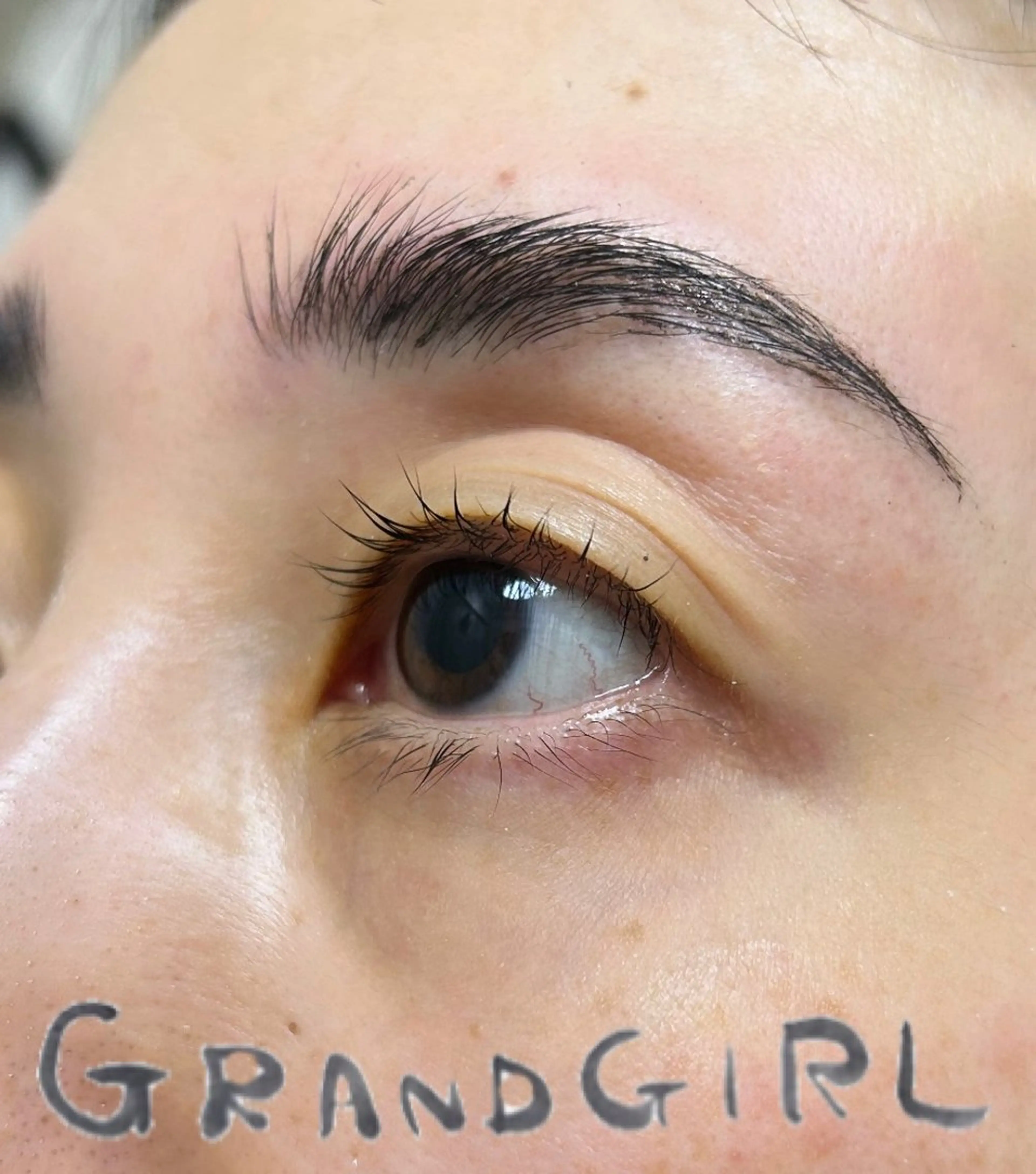 アイブロウ GRANDGIRL所属・ヨシダ セリナのマツエク・マツパデザイン