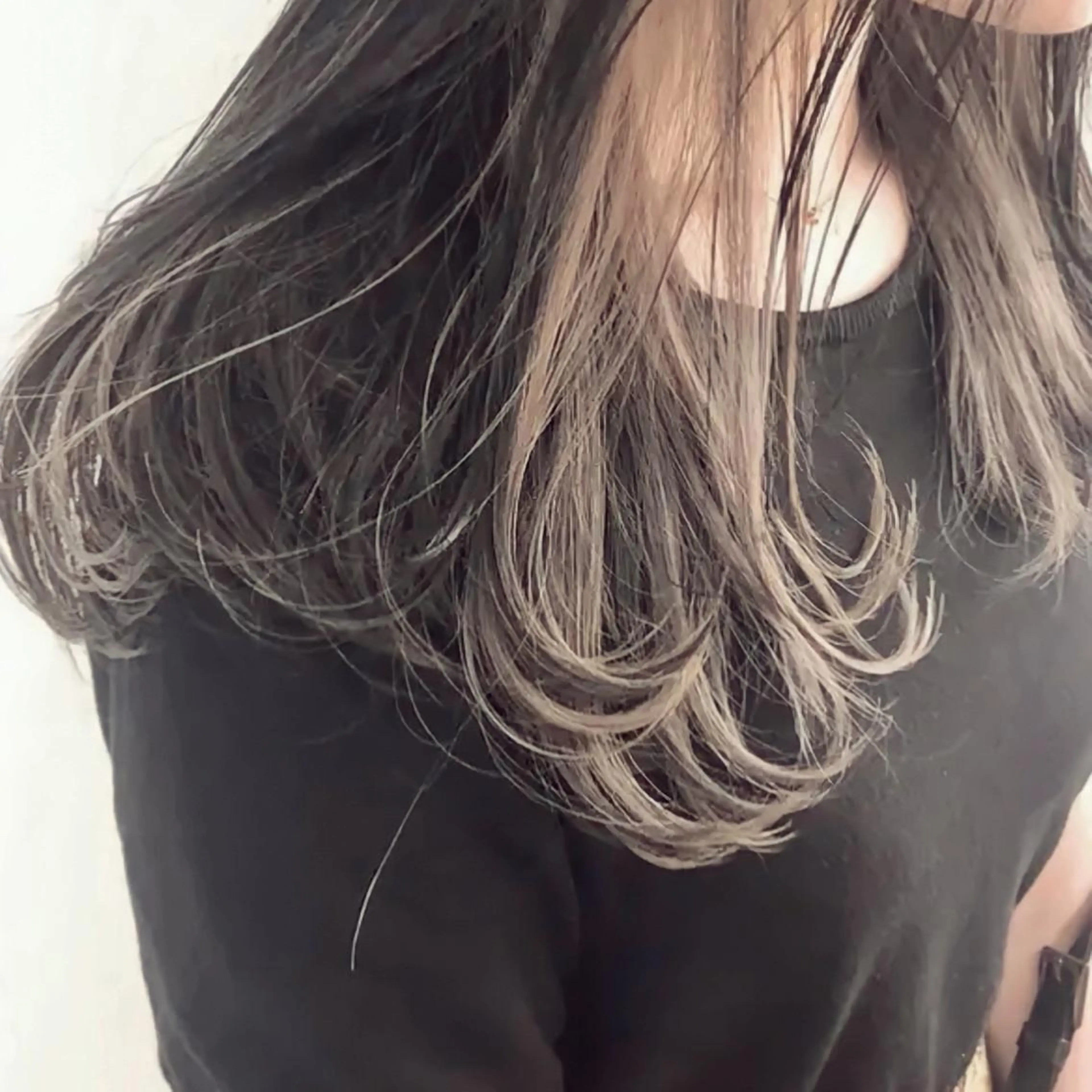 【バランスが大事】ケアブリーチインナーカラーorアンブレラ＋全体カラー＋モイストトリートメント #逆インナーの写真