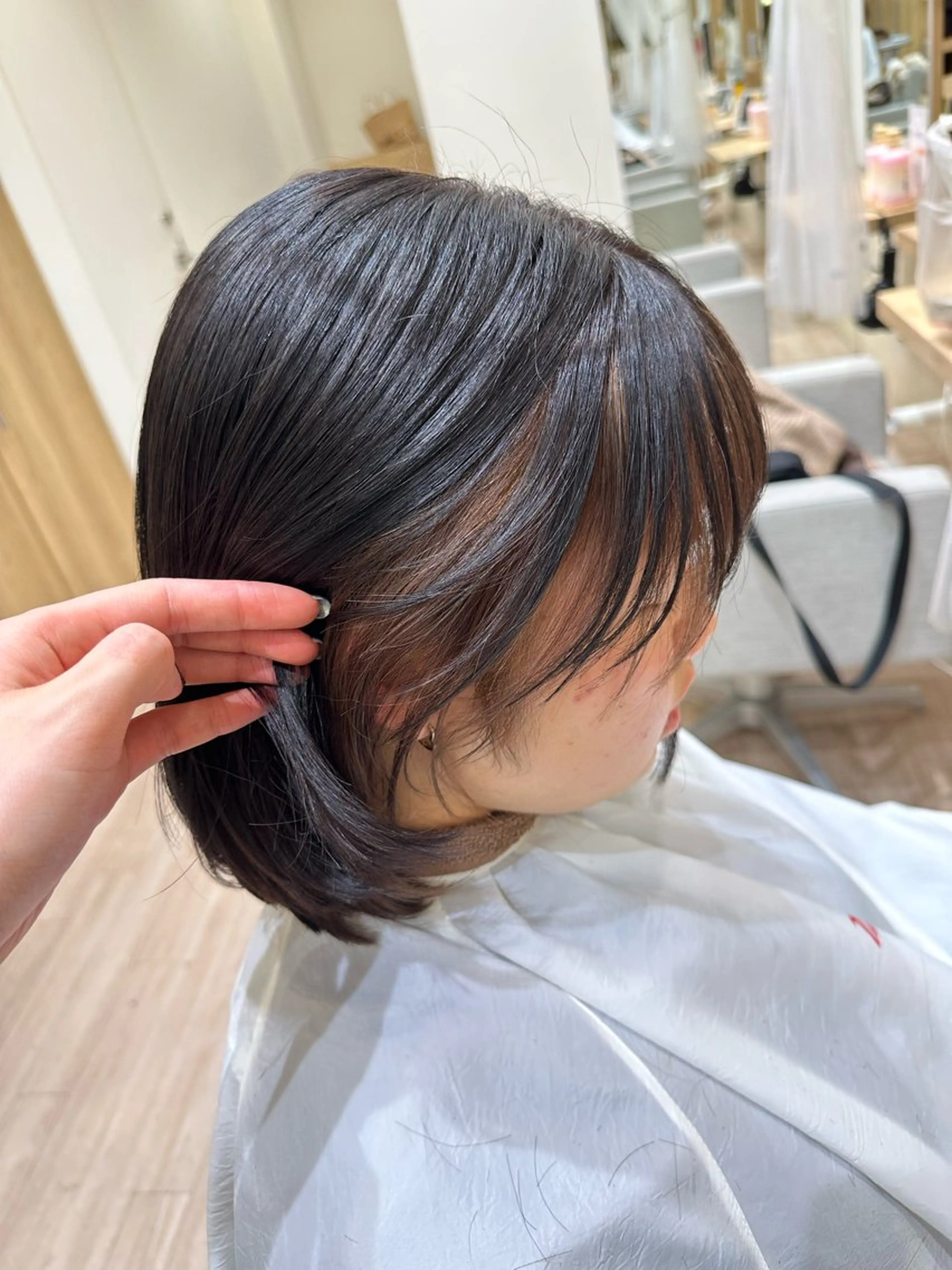 ショート カラー ミストバング ベージュカラー ブラウンカラー ショコラブラウン ダブルカラー hair make one 004所属・織田 ゆみのヘアスタイル