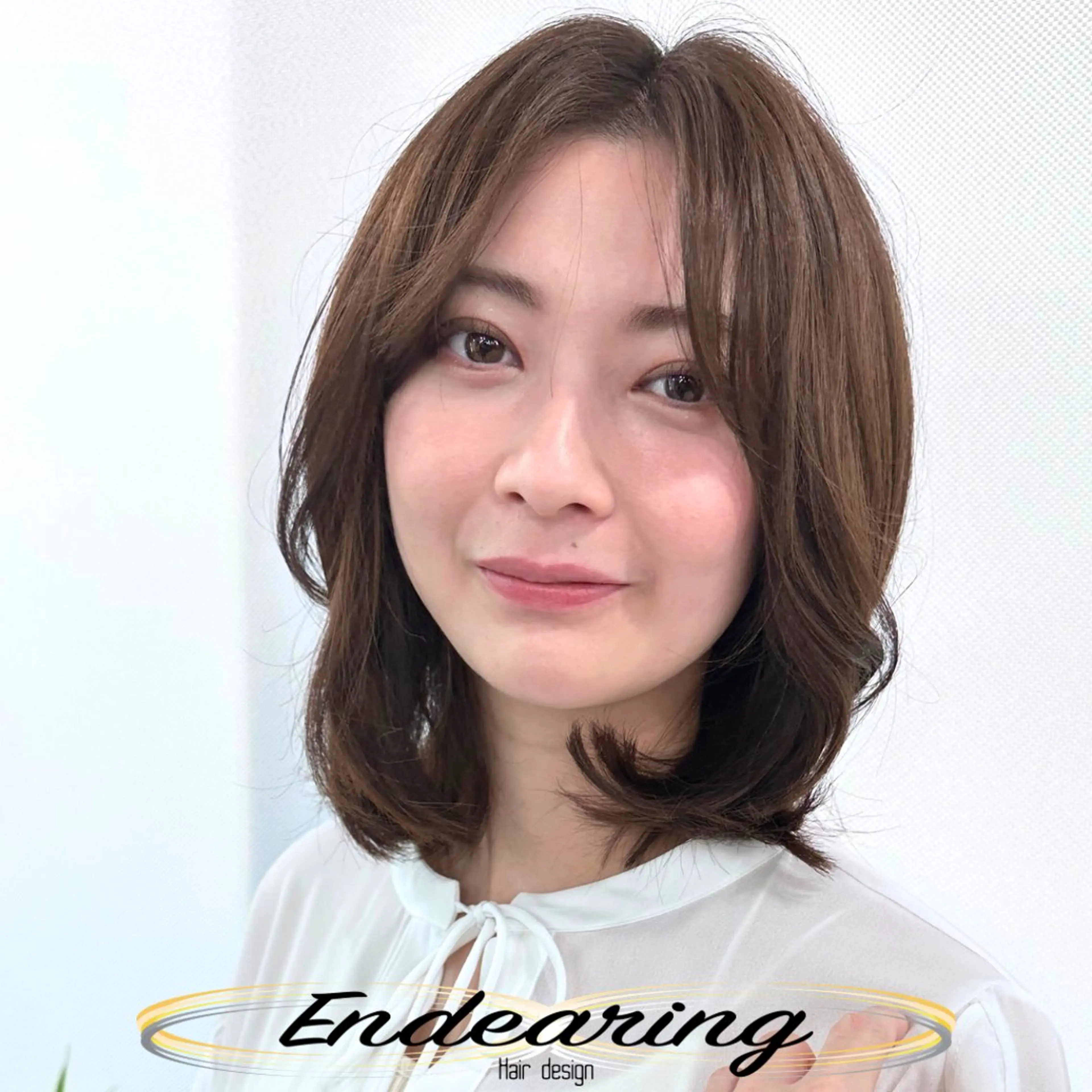 ミディアム アッシュ 伸ばしかけ レイヤーカット 小顔カット カット ヘアカラー Endearing 銀座/レイヤーカットのヘアスタイル