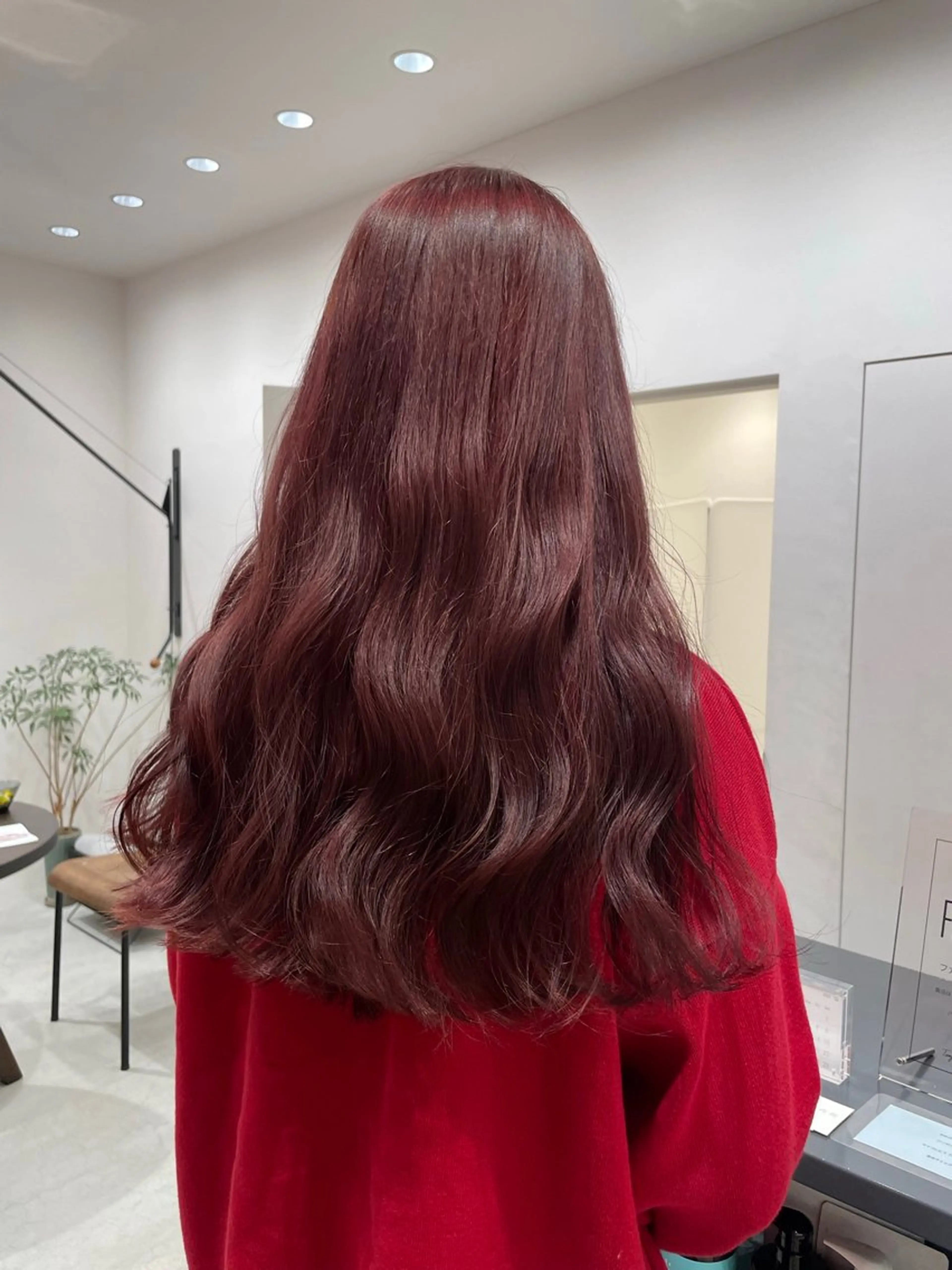 ロング カラー レッドカラー 浦野 未来のヘアスタイル