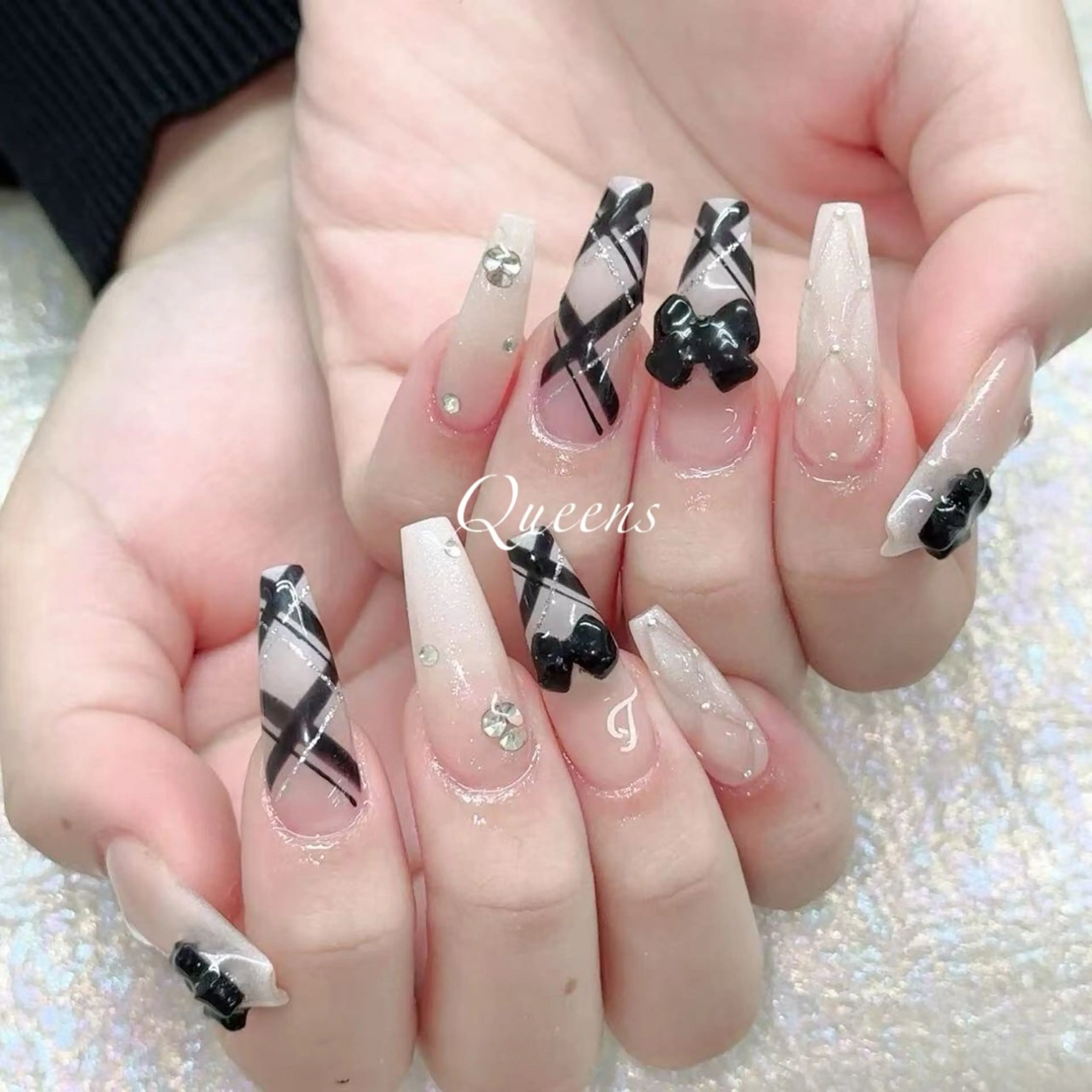 ネイル ハンドネイル Queens テイのネイルデザイン