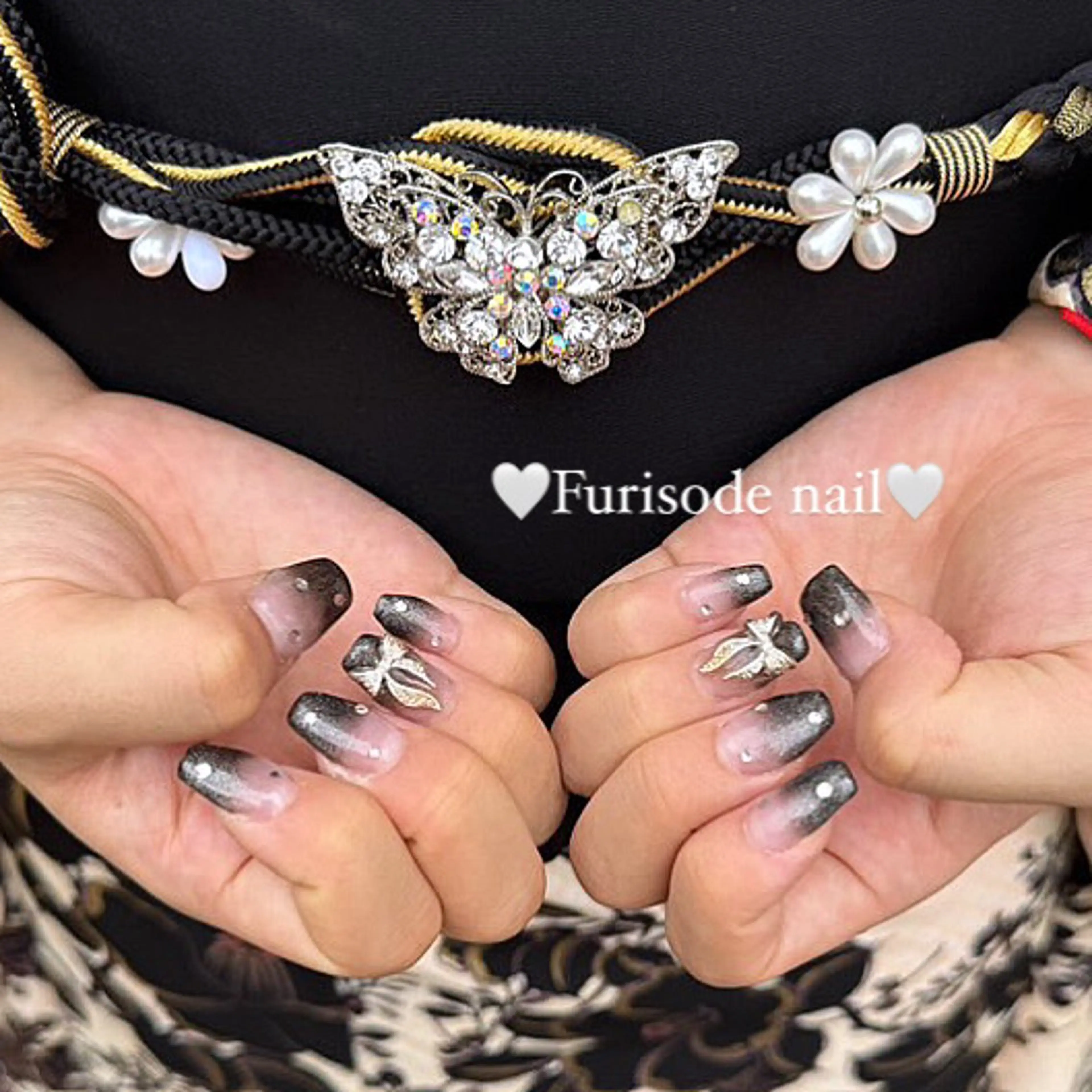 ネイル 成人式 グラデーション ラメ(グリッター) ラメグラデーション 🤍Earth笛吹 𝑴𝒂𝒏𝒂🤍のネイルデザイン