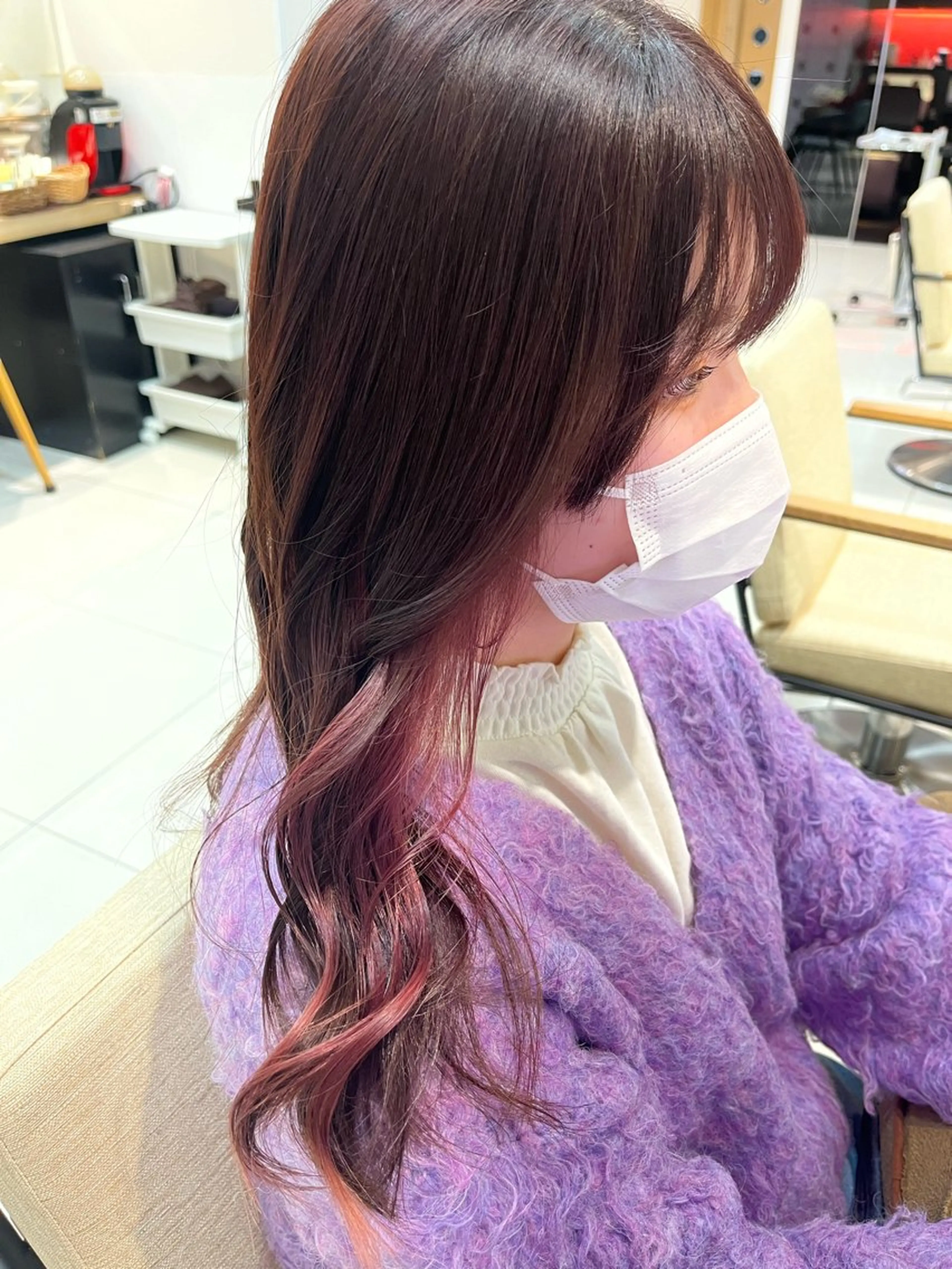 ロング カラー イヤリングカラー ピンクカラー なつな/ 透明感カラーのヘアスタイル