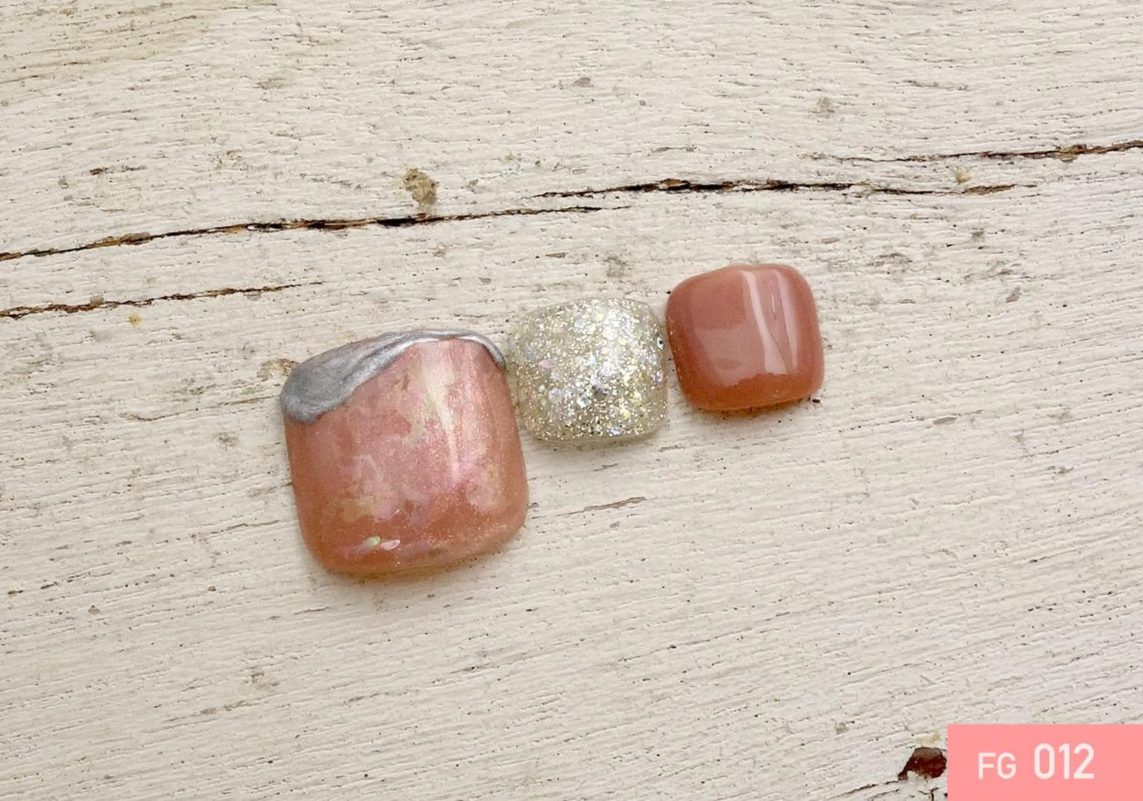 ネイル フットネイル ゴールド ネイル nanのネイルデザイン