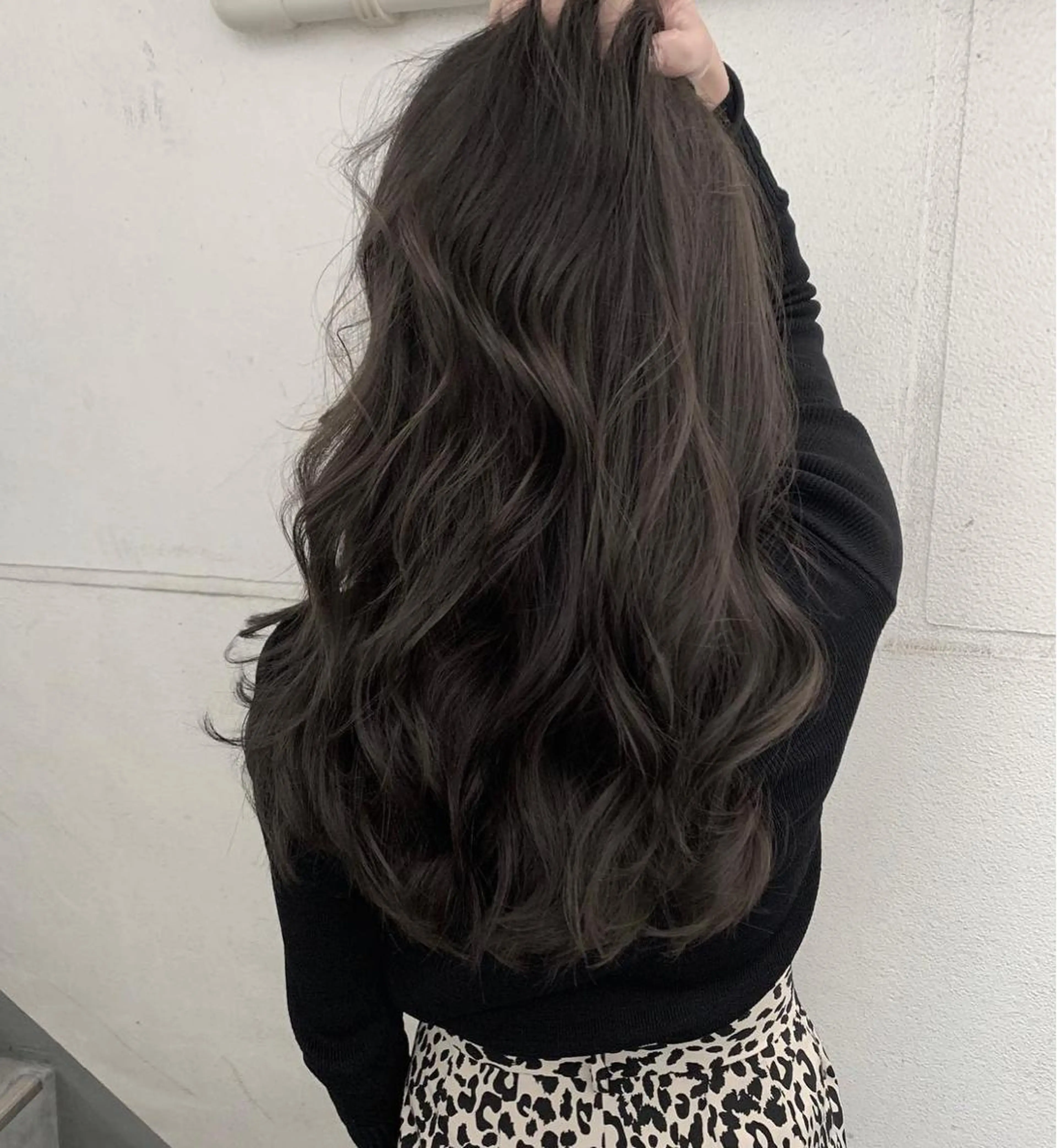 ロング カラー 髪質改善 韓国風ヘア オフホワイトアンドなんば所属・福西 洋斗のヘアスタイル