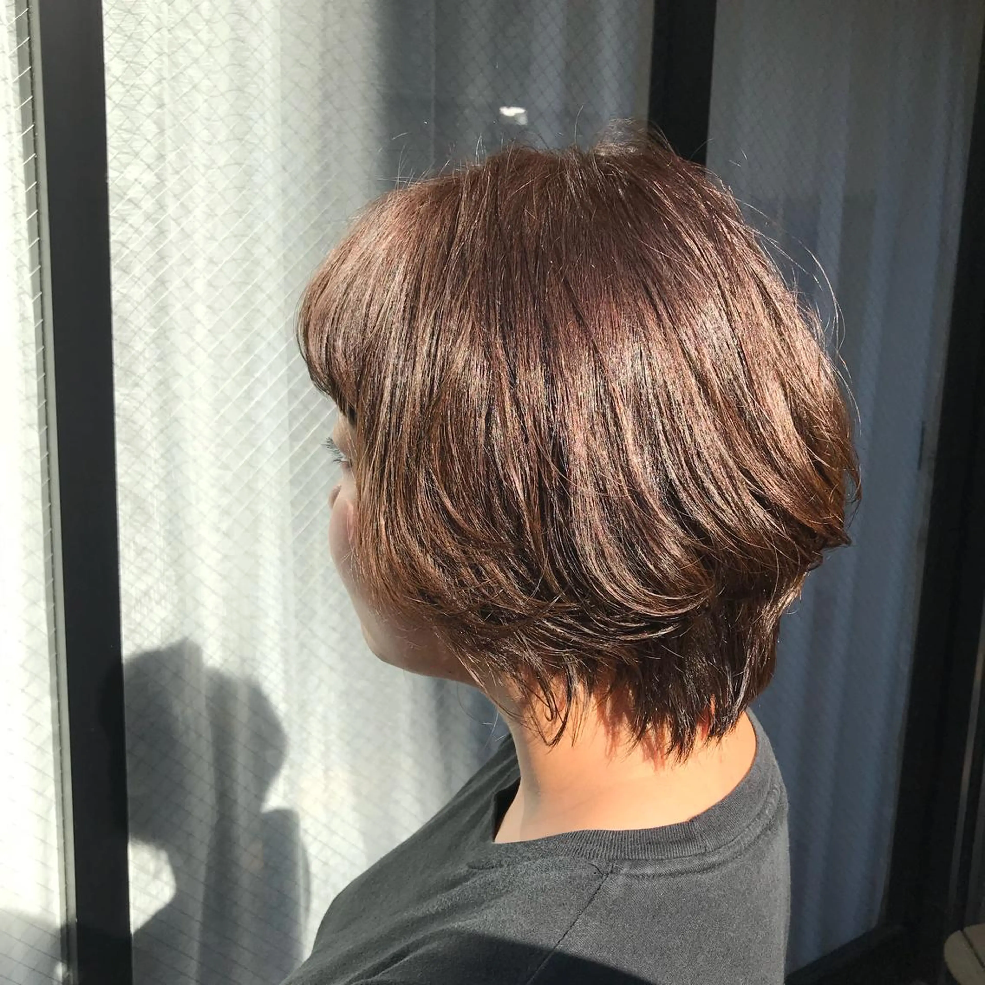 ショート カラー ブラウンカラー オリーブブラウン ショートヘア ヘアカラー トリートメント レイヤー/顔周り /AKARIのヘアスタイル