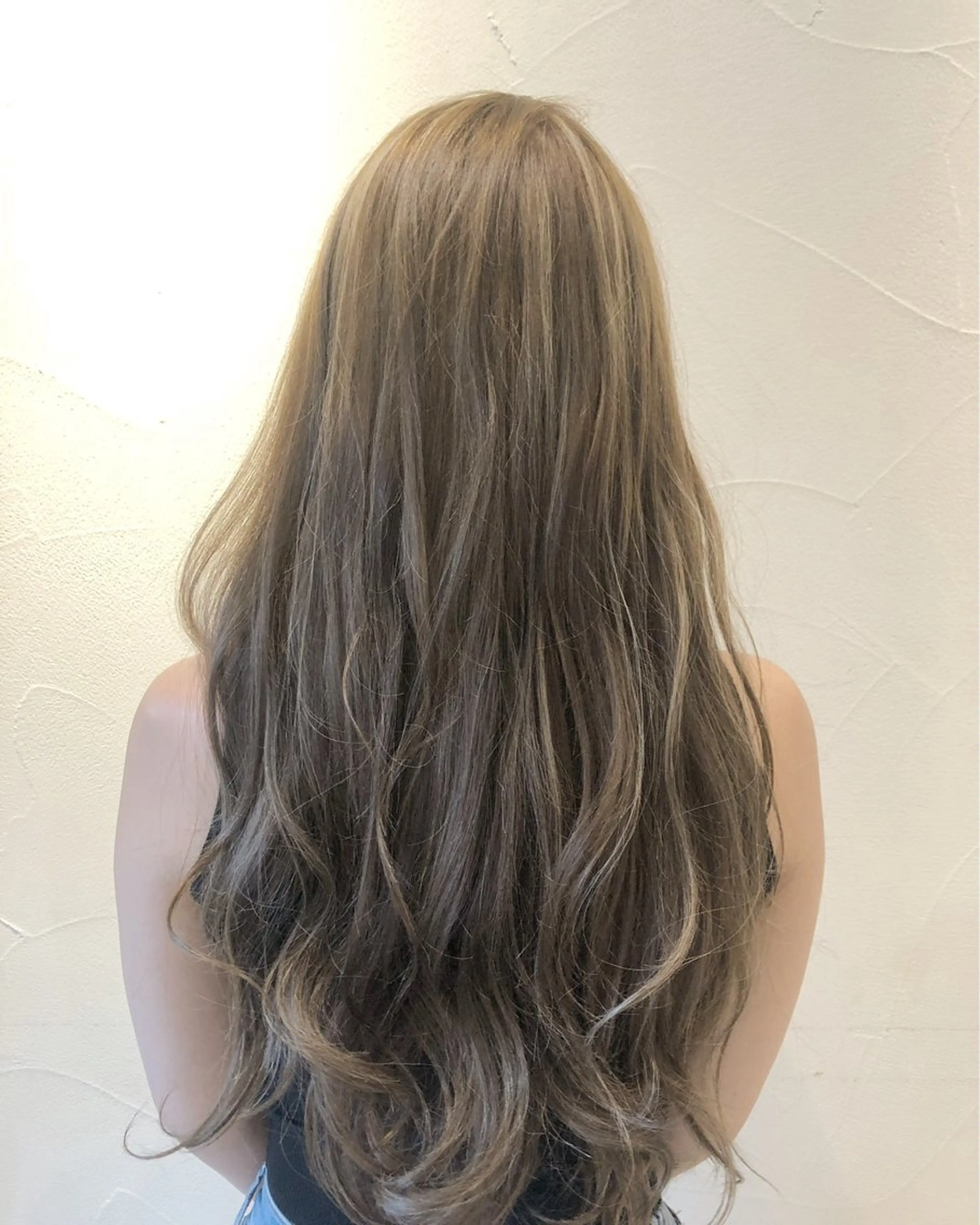 ロング カラー ベージュカラー 透明感カラー ハイライトカラー ハイライト ヘアカラー TELA HAIR南流山店所属・TELA HAIR Annaのヘアスタイル