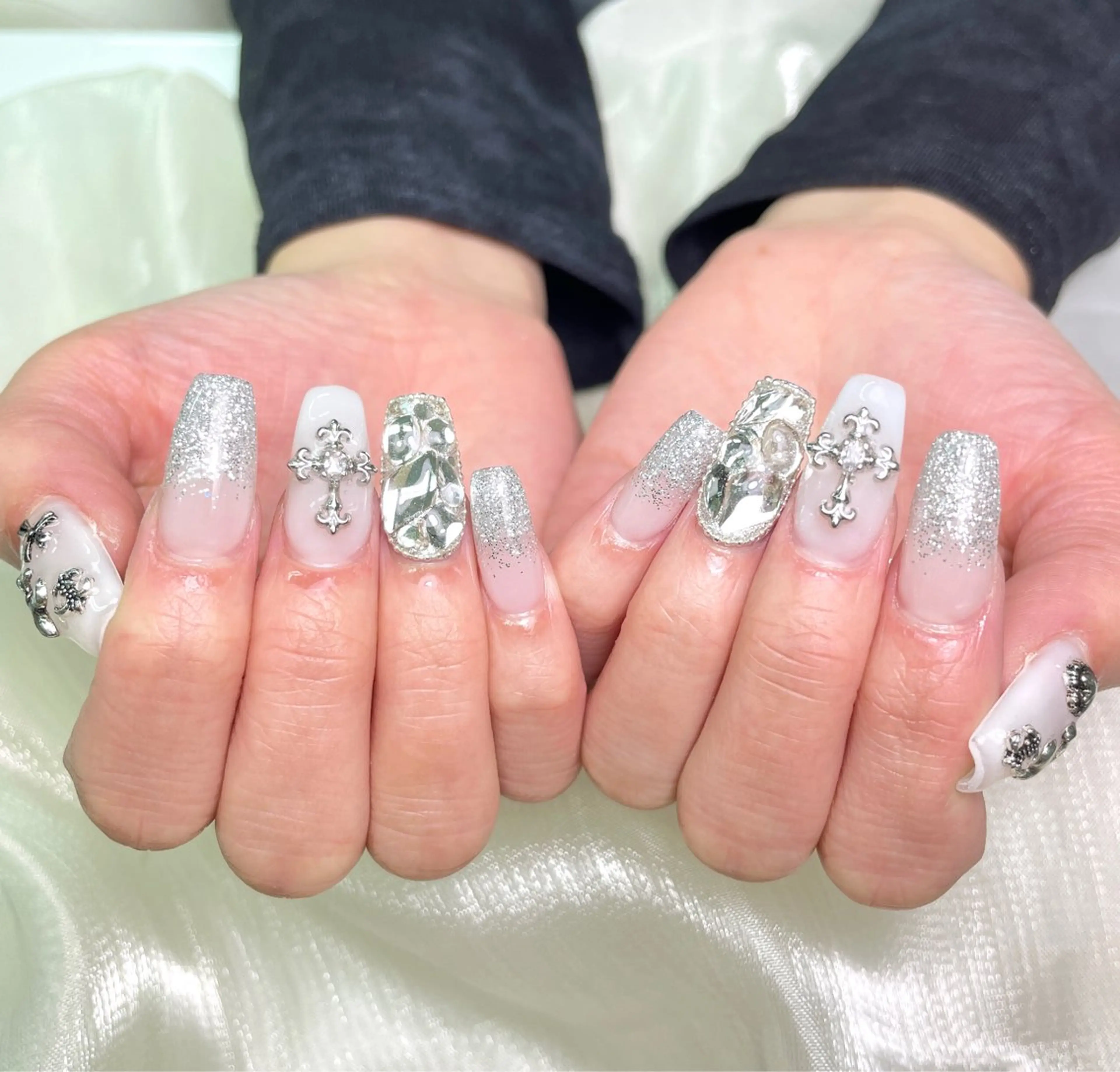 ネイル アヤメネイル 最新チップスカルプのネイルデザイン