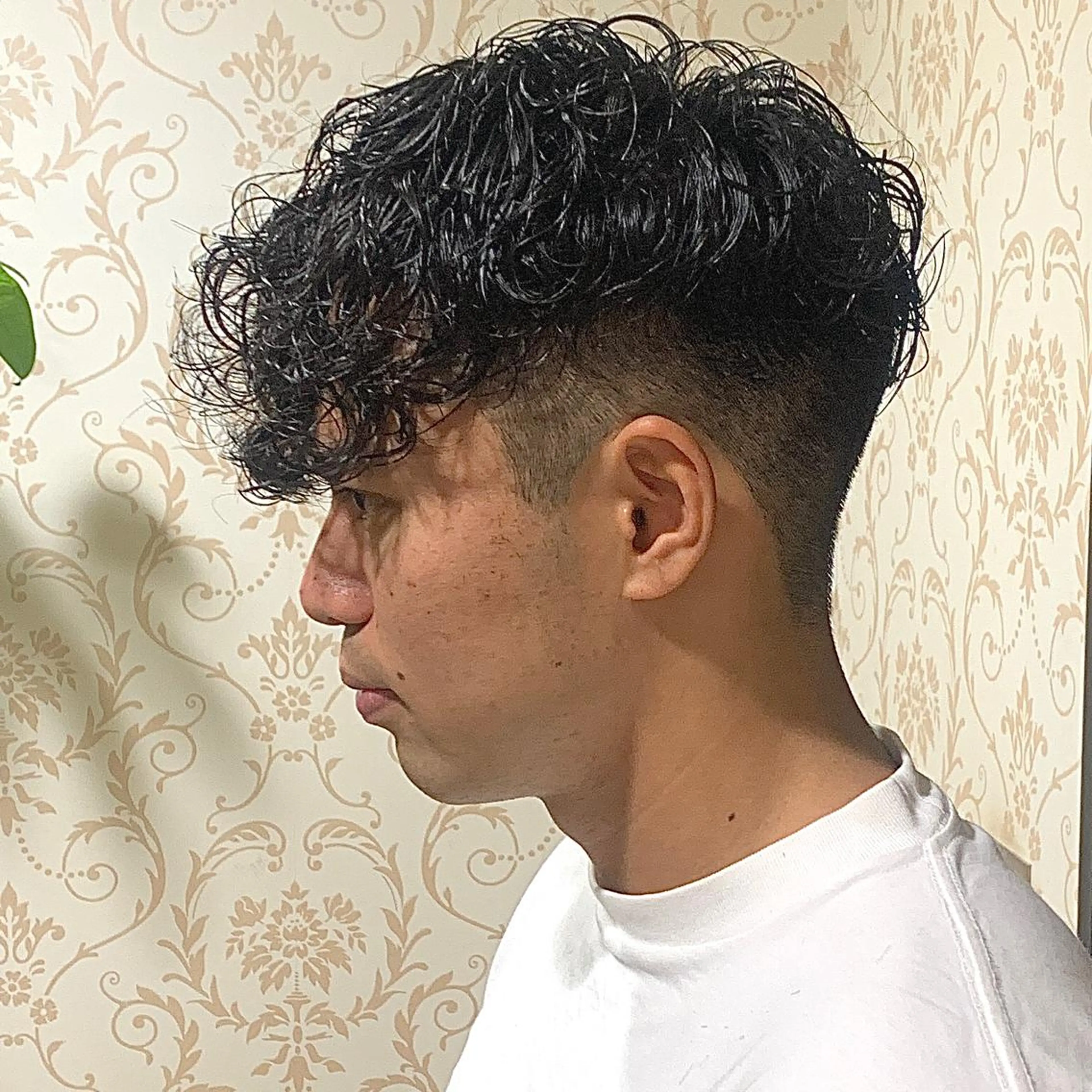 ショート パーマ メンズ カルマパーマ メンズ韓国風 メンズパーマ スペインカール 波巻きパーマ メンズパーマ&メンズ 縮毛矯正ならヒラノのヘアスタイル