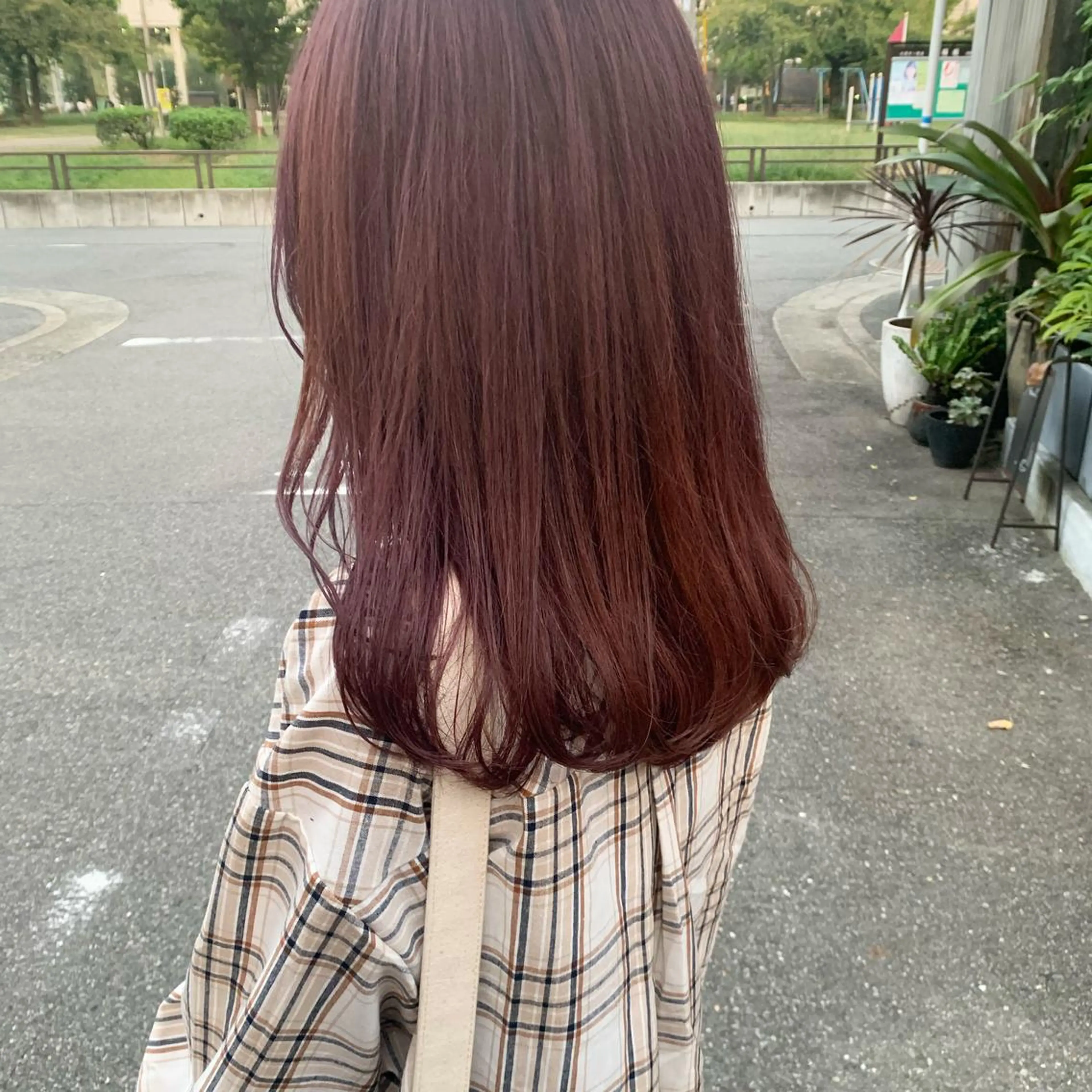 セミロング カラー ブリーチ ピンクカラー バイオレットカラー バイオレットピンク ヘアカラー 野々村 朋美のヘアスタイル