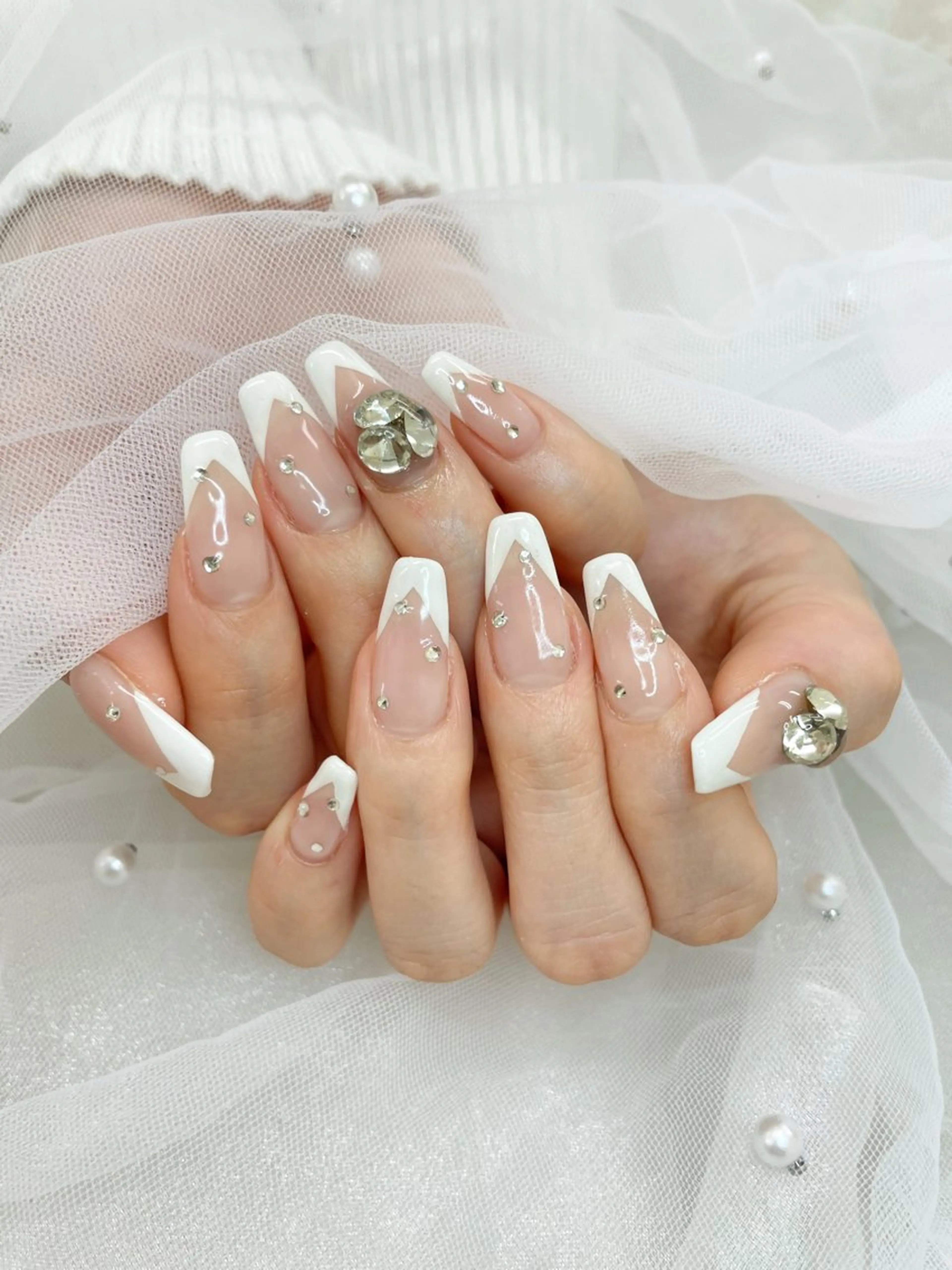 ネイル フレンチネイル ストーンネイル ハンドネイル 五十嵐 美智のネイルデザイン