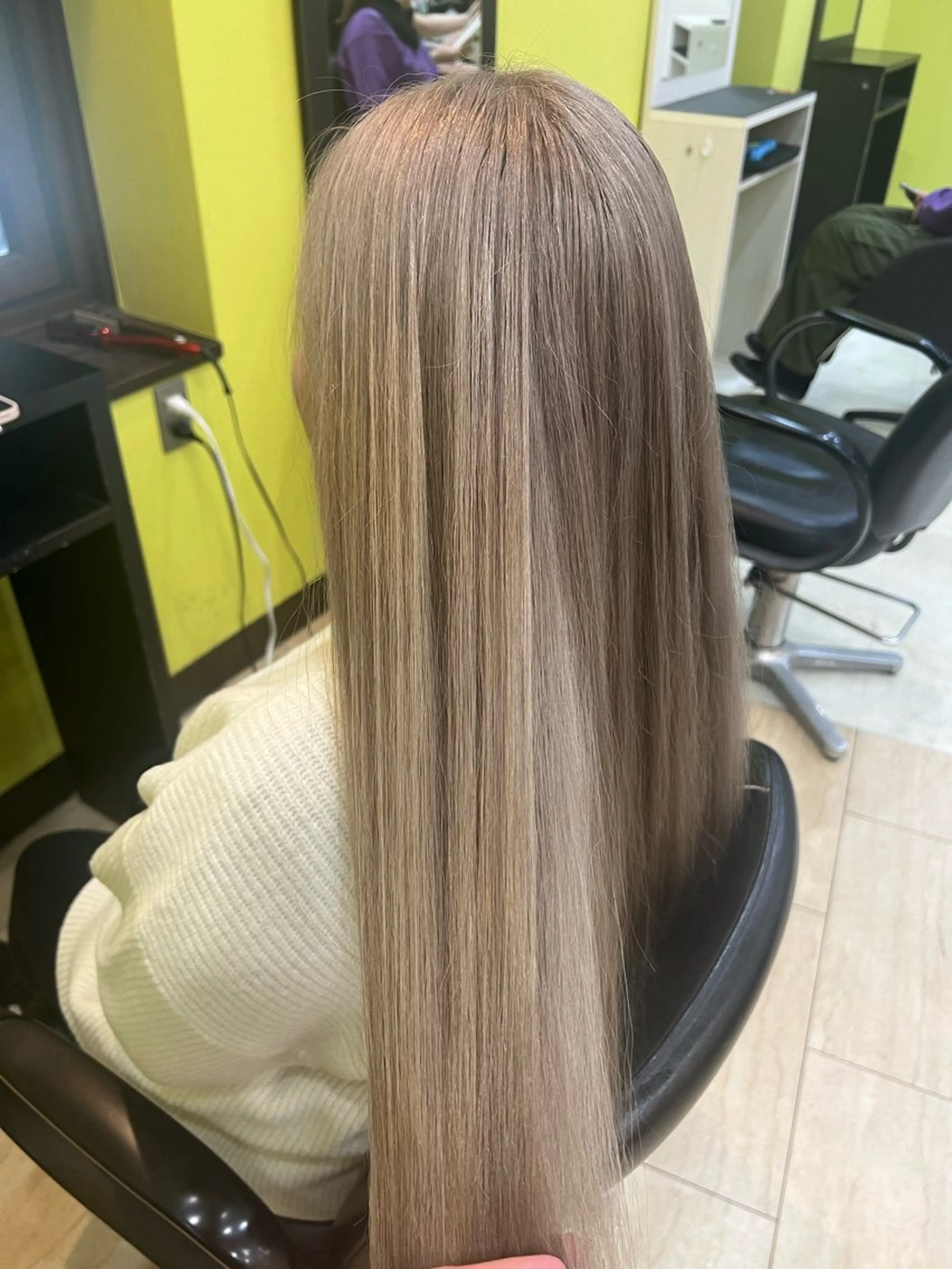 ロング ハイトーン／パーマ 特化平田のヘアスタイル