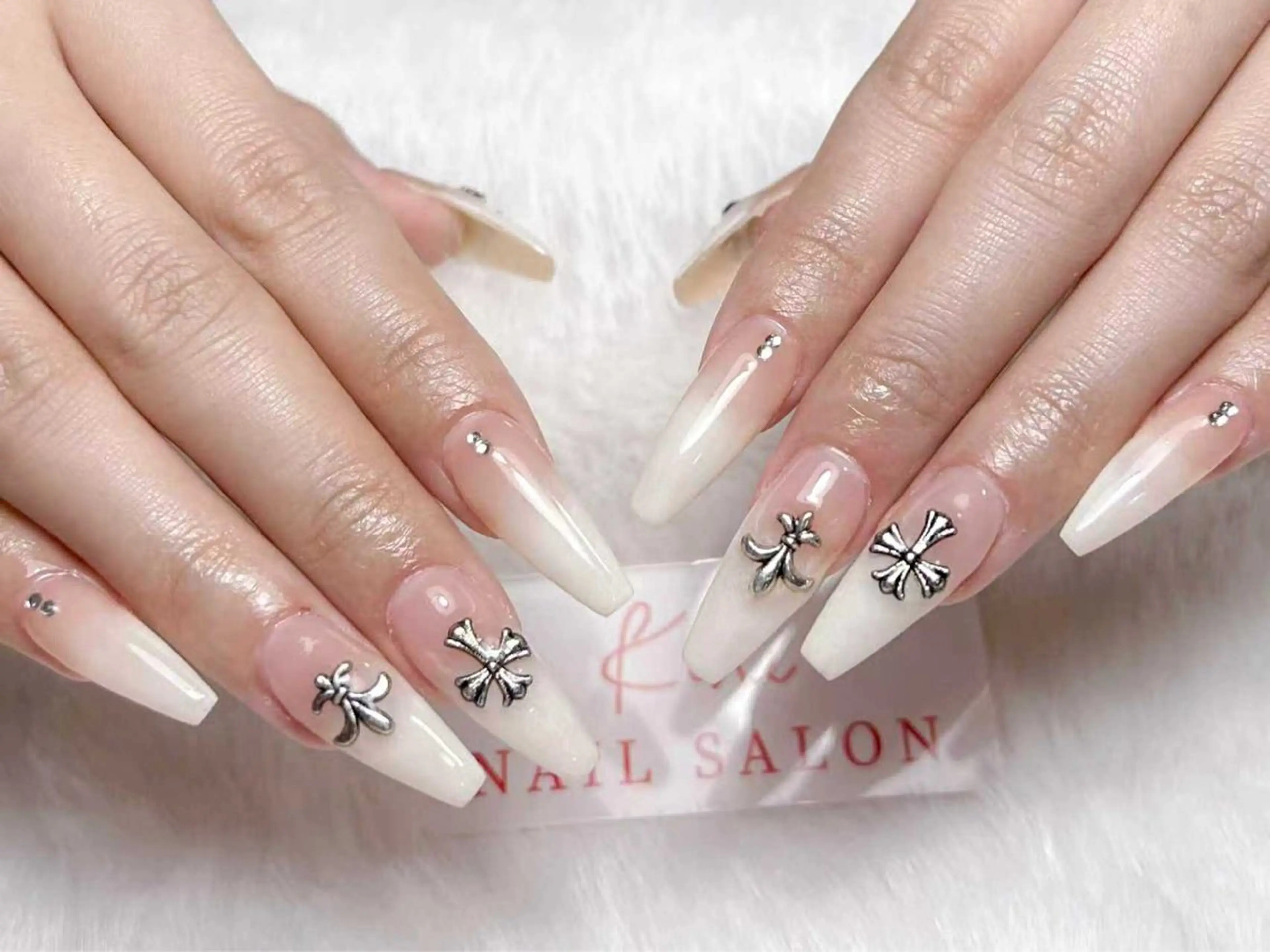 ネイル アートネイル フレンチネイル ジェルネイル グラデーション 韓国ネイル ハンドネイル 💕鈴木ユリ パラジェル/オフ無料のネイルデザイン