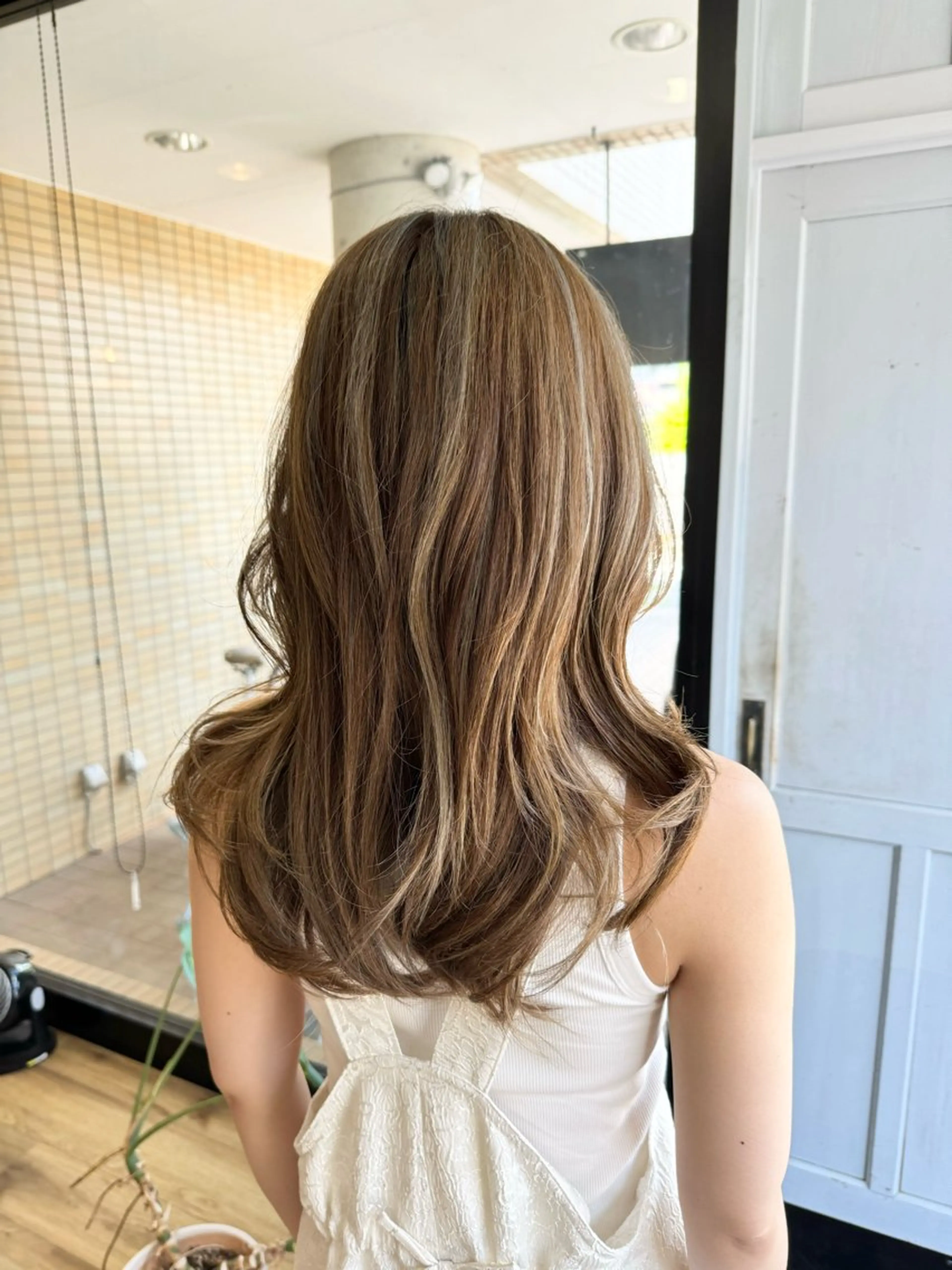 ロング カラー ベージュカラー ヘアカラー トリートメント ツキダテ ユイのヘアスタイル