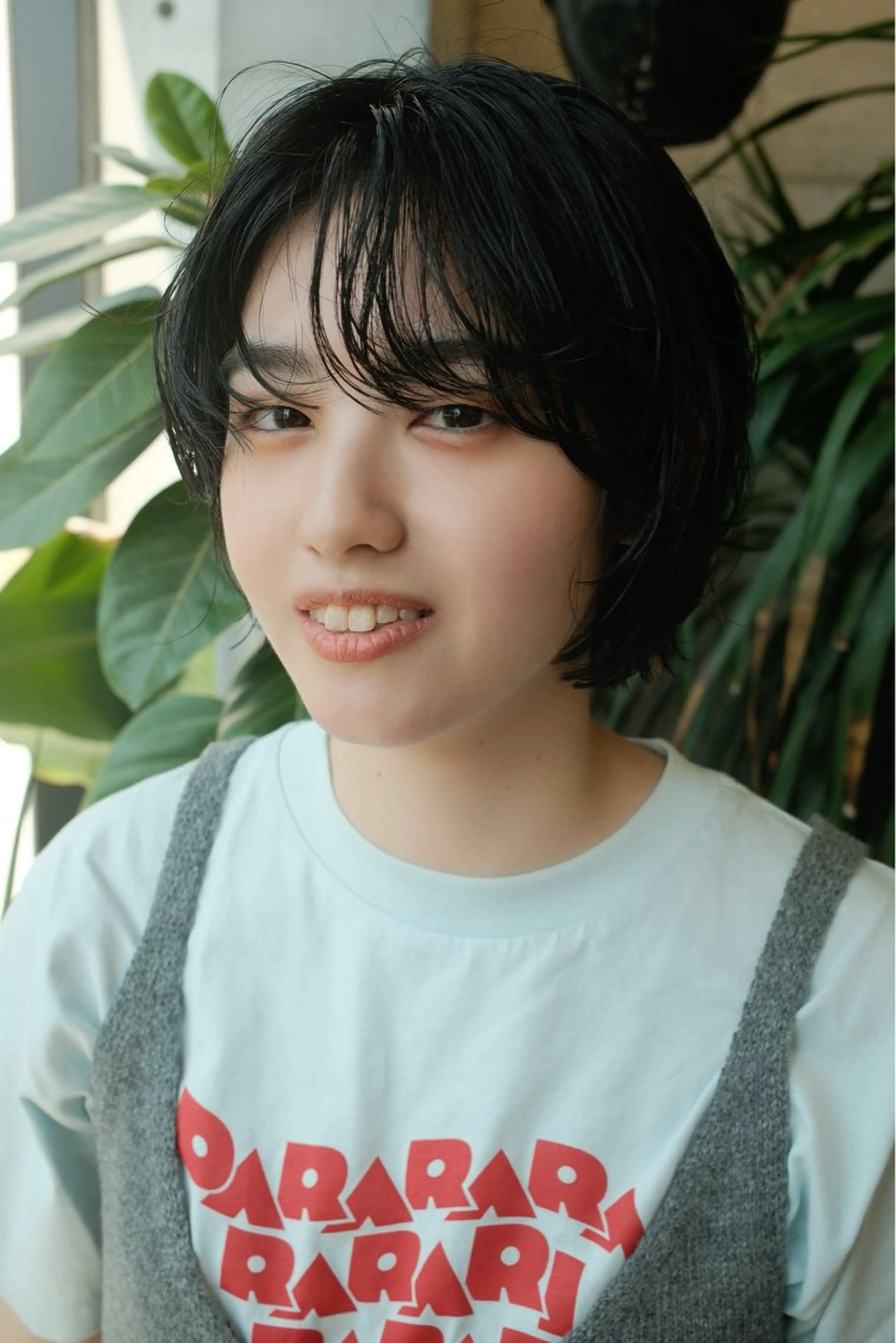 ミディアム カラー レイヤーカット カット ヘアカラー トリートメント 似合わせカット レイヤーボブウルフのヘアスタイル