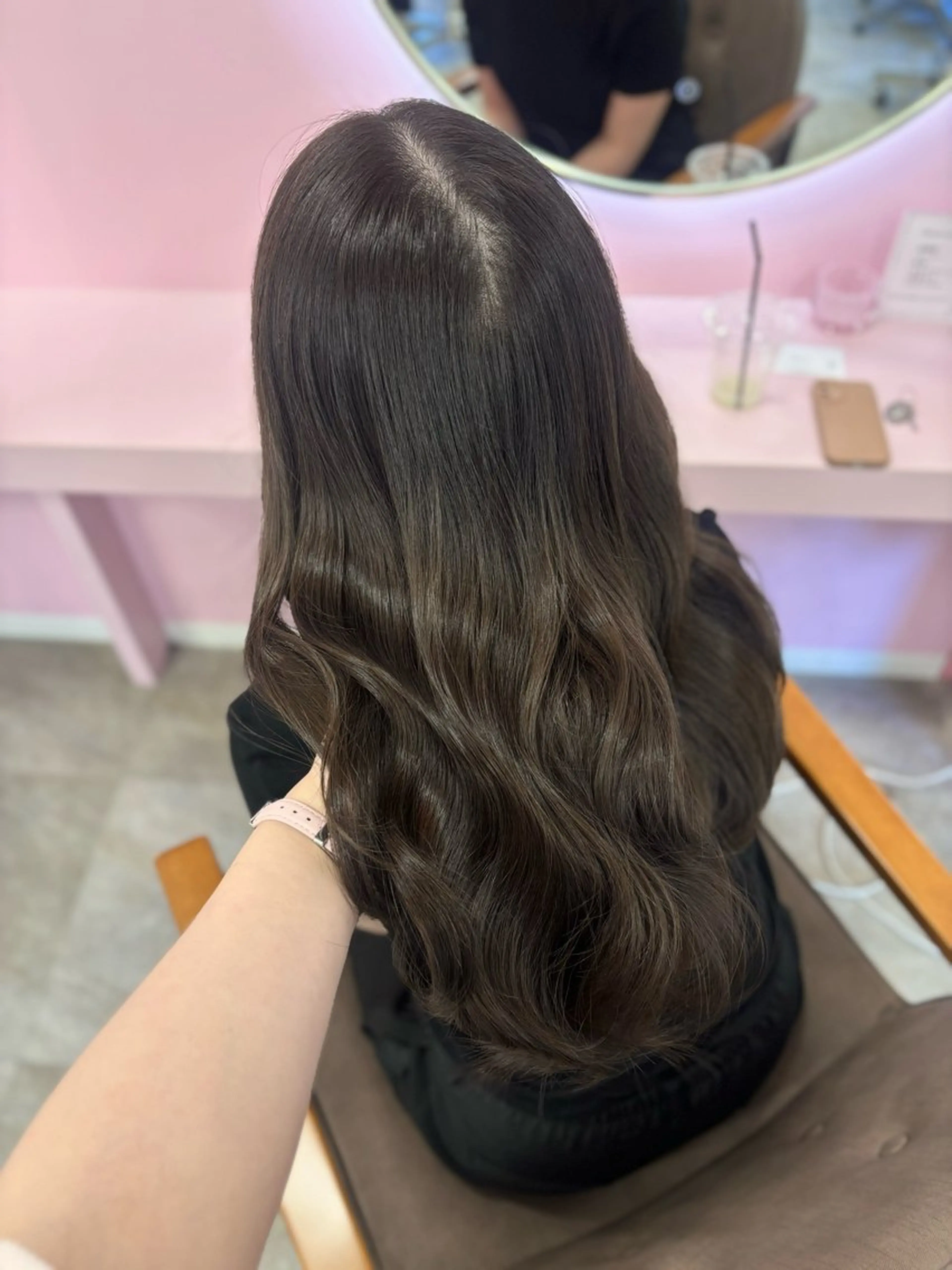 ロング カラー グレージュ オリーブグレージュ オリーブグレー カット ヘアカラー トリートメント ヘッドスパ 𝑴𝒊𝒌𝒖💝 透明感モテカラーのヘアスタイル