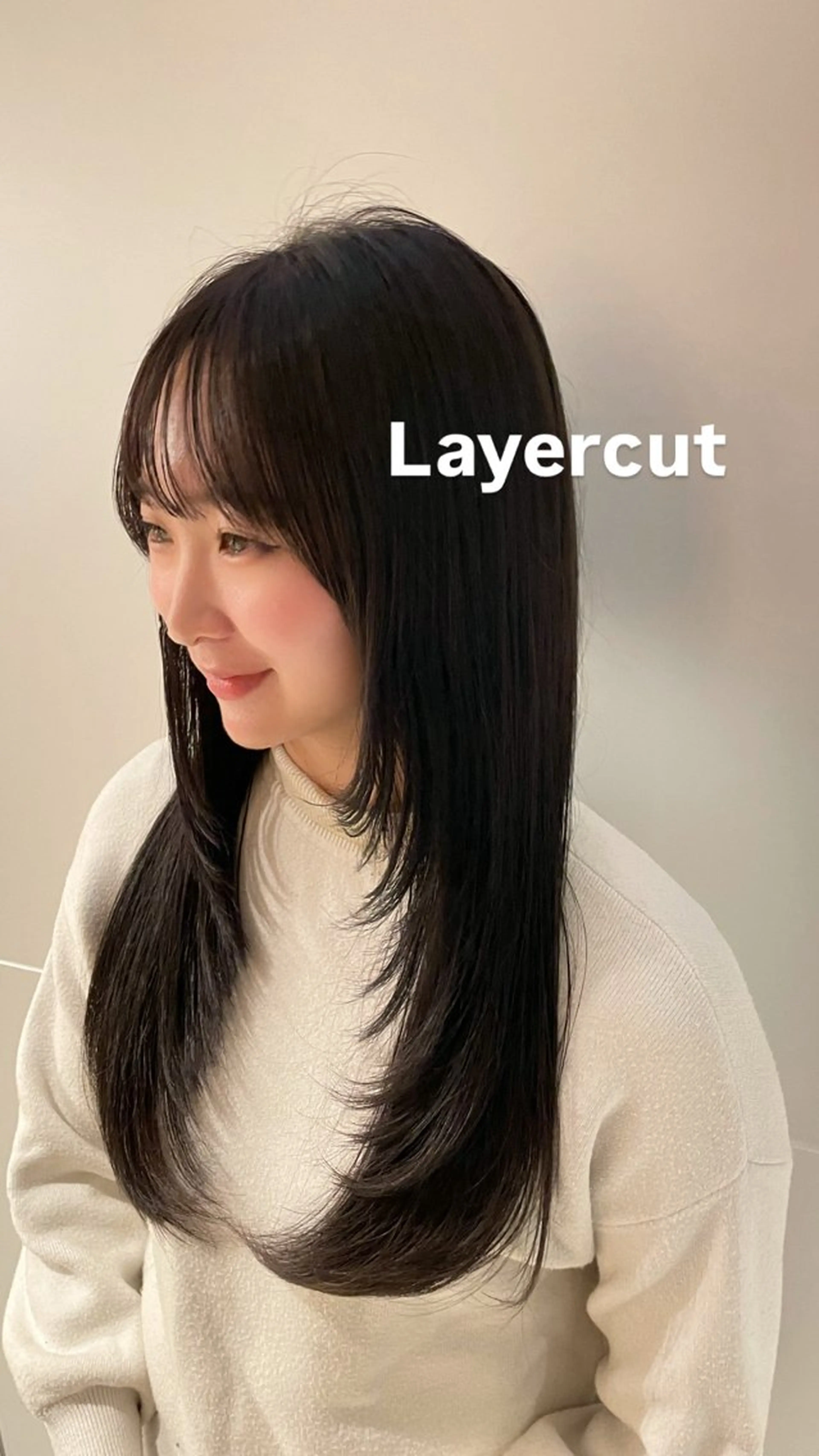 ミディアム ブリーチなしカラー/ 顔周りレイヤーのヘアスタイル