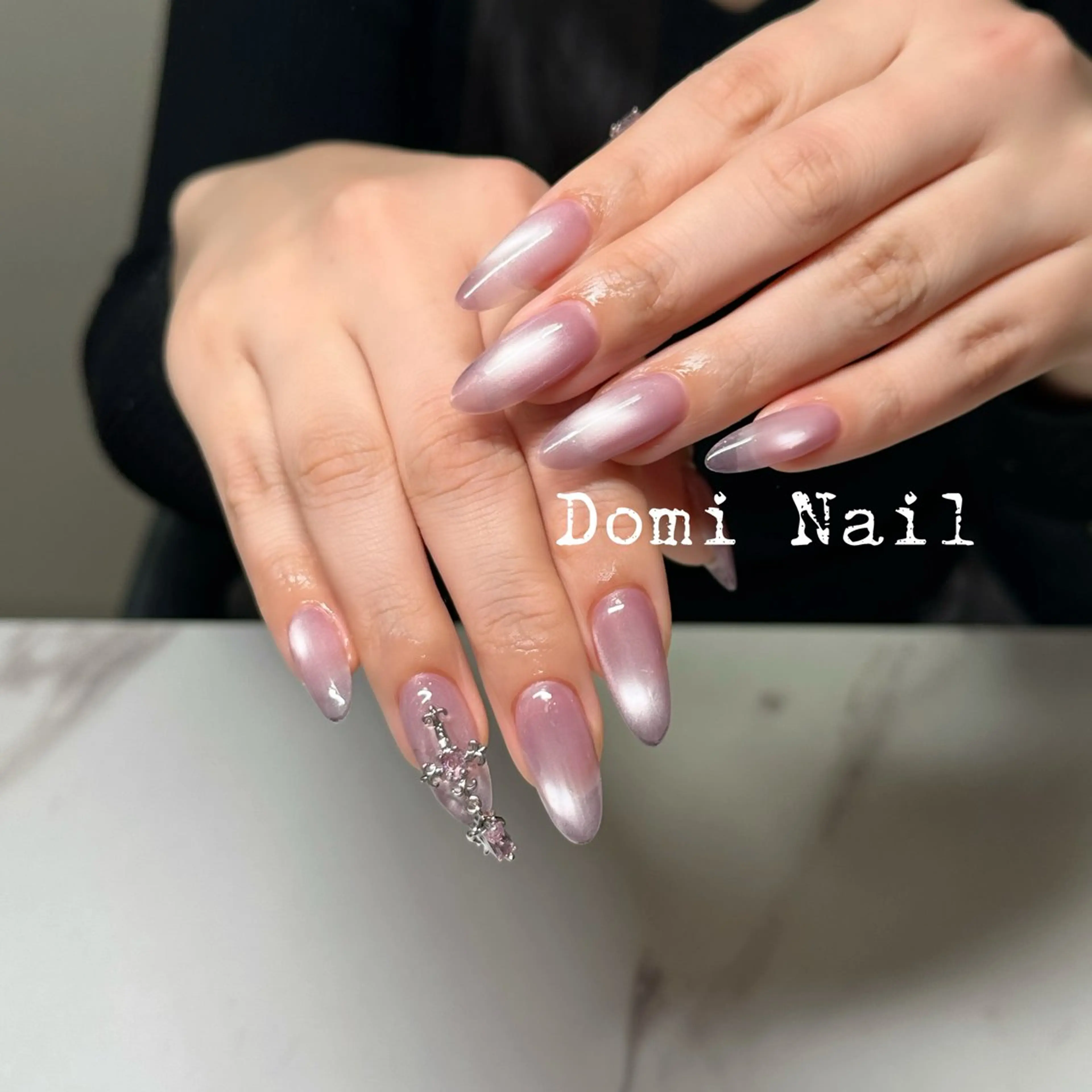ネイル マグネットネイル マグネットワンカラー ワンカラーネイル ハンドネイル Domi Nail Salon所属・Domi Nail Salonのネイルデザイン