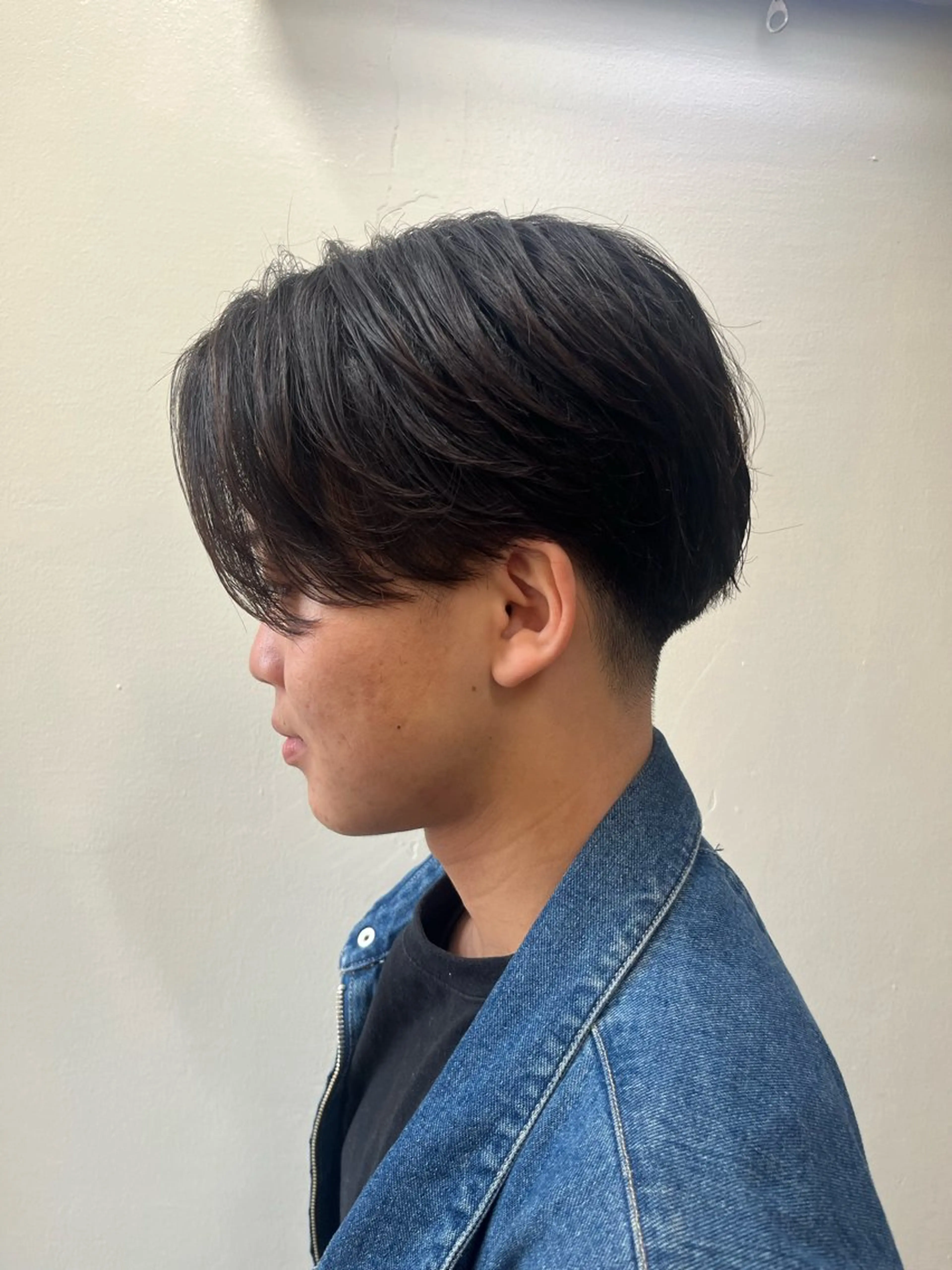 ショート パーマ メンズ センターパート メンズパーマ ニュアンスパーマ カット パーマ 韓国風メンズ/毛流れ ヘアなら須田龍世のヘアスタイル