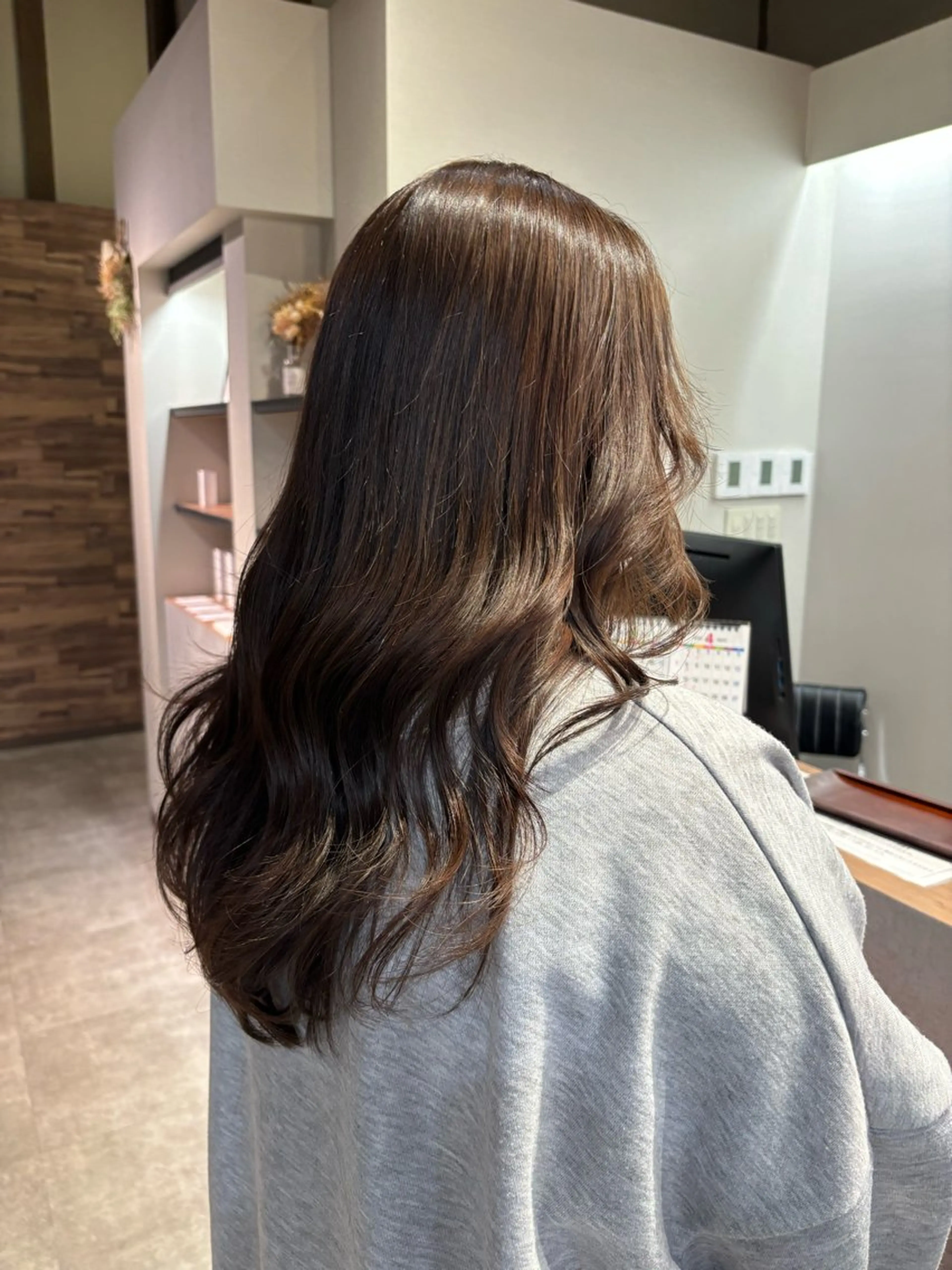 ロング カラー アッシュ アッシュブラウン ブラウンカラー 透明感カラー lico hair&relaxation所属・lico 栁 詩音のマツエク・マツパデザイン