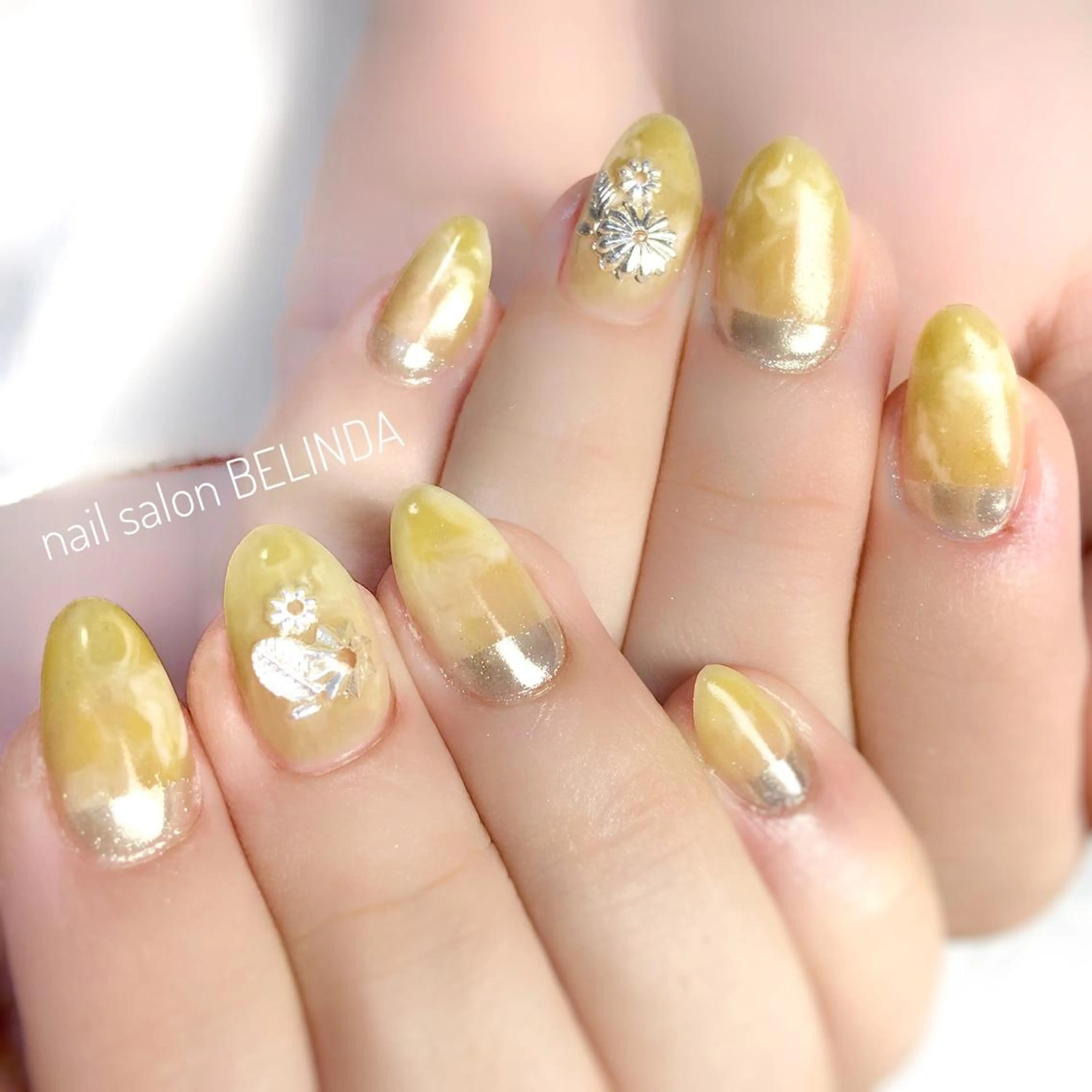 セミロング カラー ネイル ハンドネイル 毛利 ゆりあのエステ・リラクイメージ