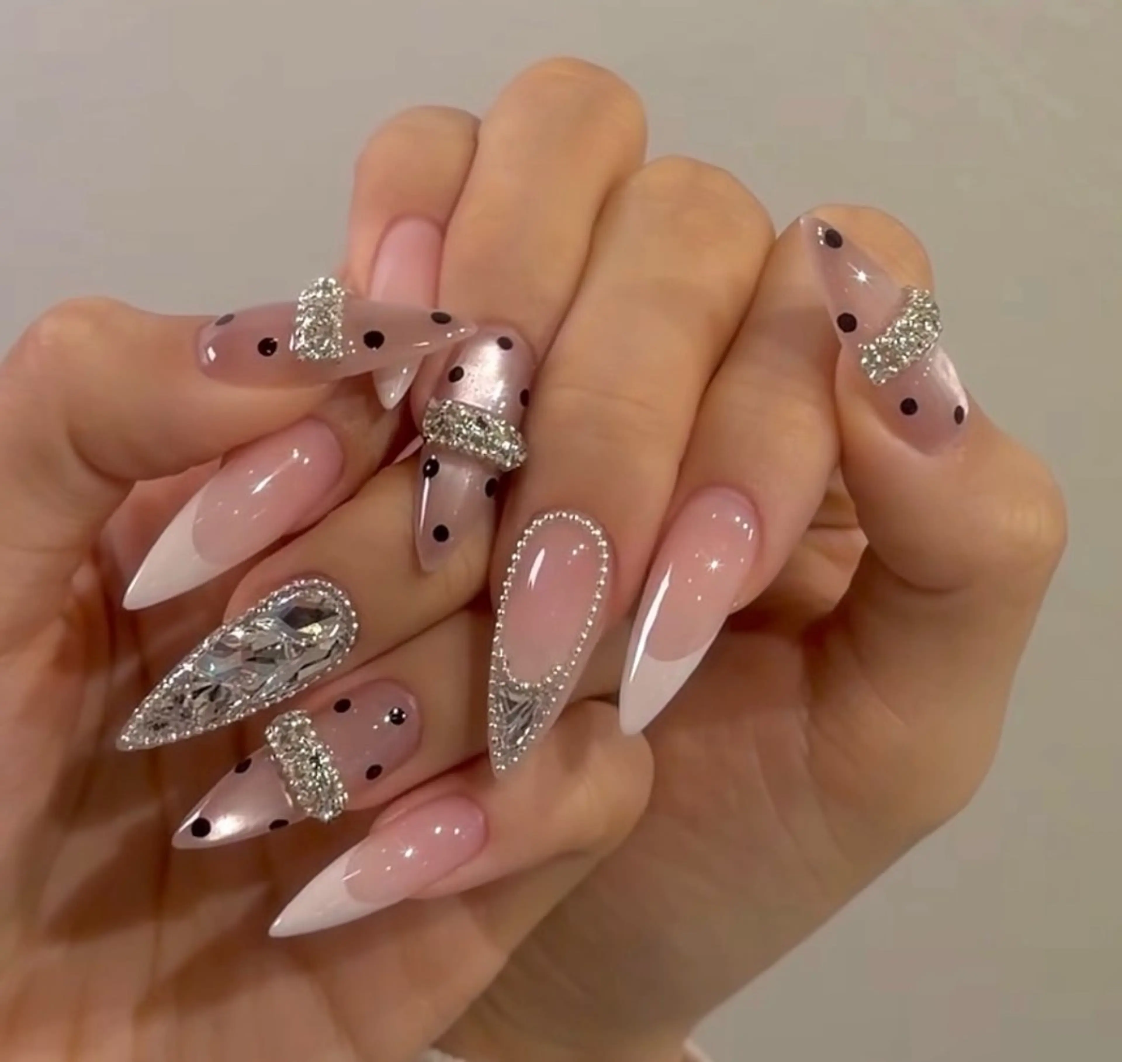 ネイル チークネイル フレンチネイル グラデーション 韓国ネイル マグネットネイル ハンドネイル Hana nail所属・Hana Nailのネイルデザイン