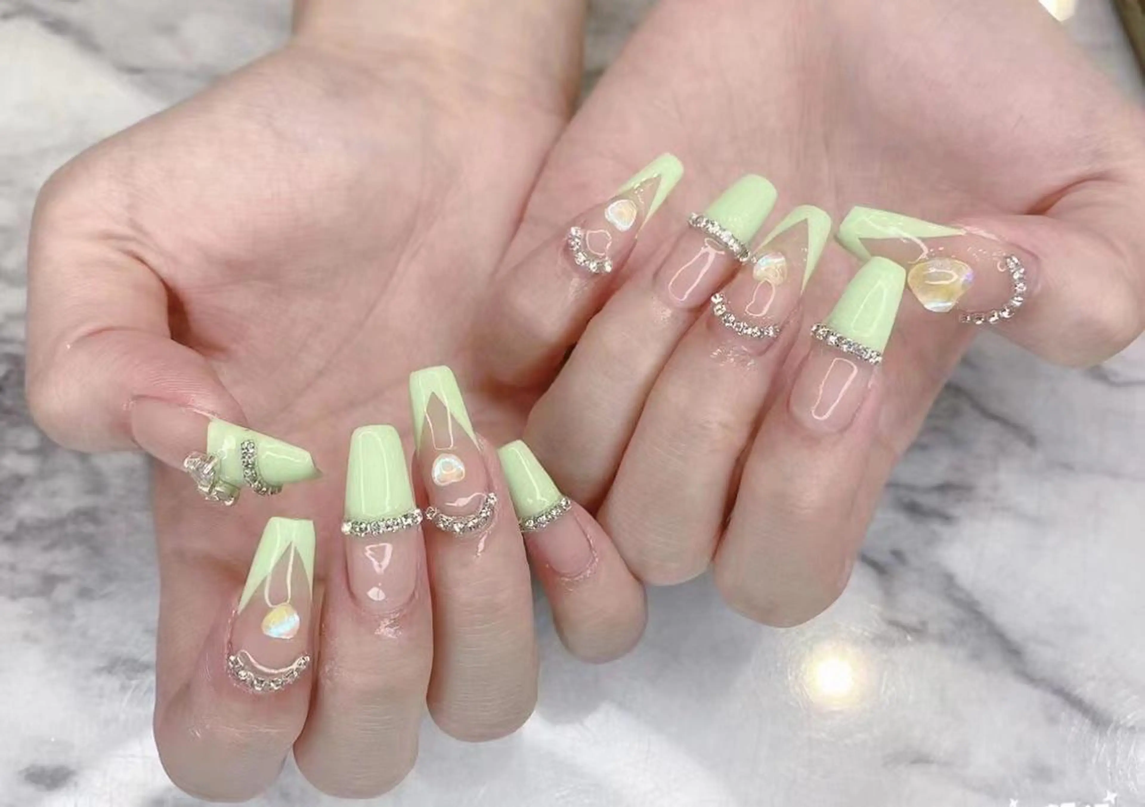 ネイル オーロラネイル ブルー フレンチネイル グリーン ハート Babarla　Nail　Salon所属・babarla Nailのネイルデザイン