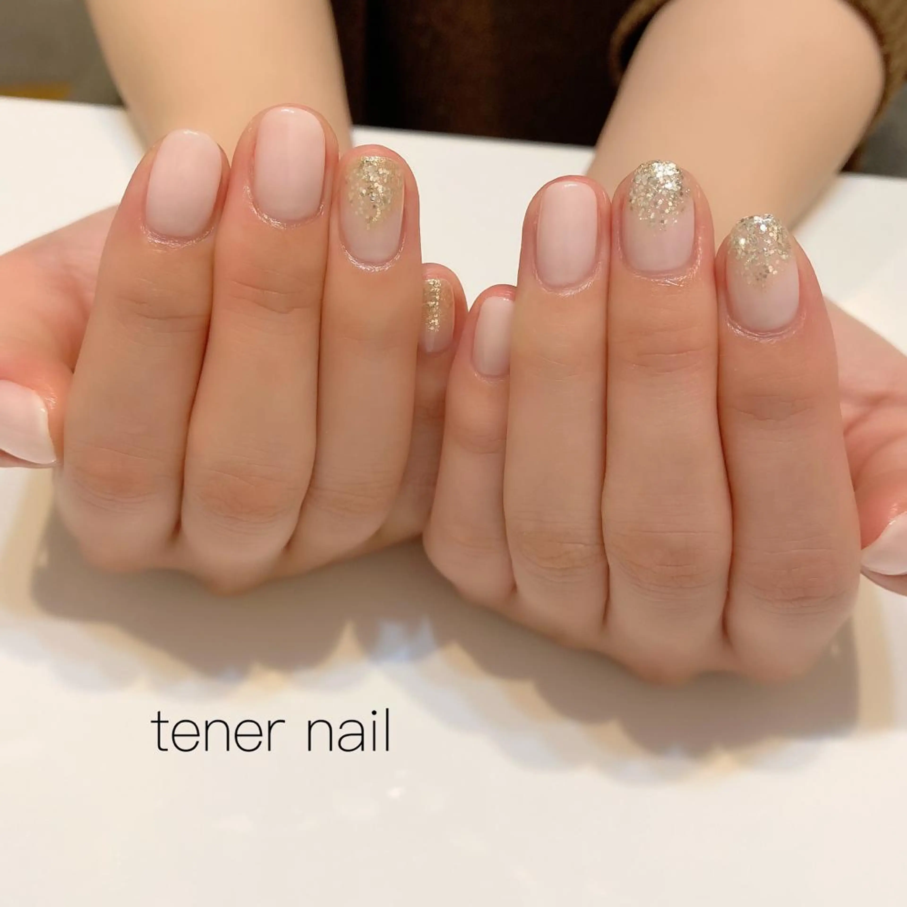 ネイル ラメ(グリッター) シンプルネイル ホワイト tener  nail  テネルネイル所属・テネルネイル tener nailのネイルデザイン