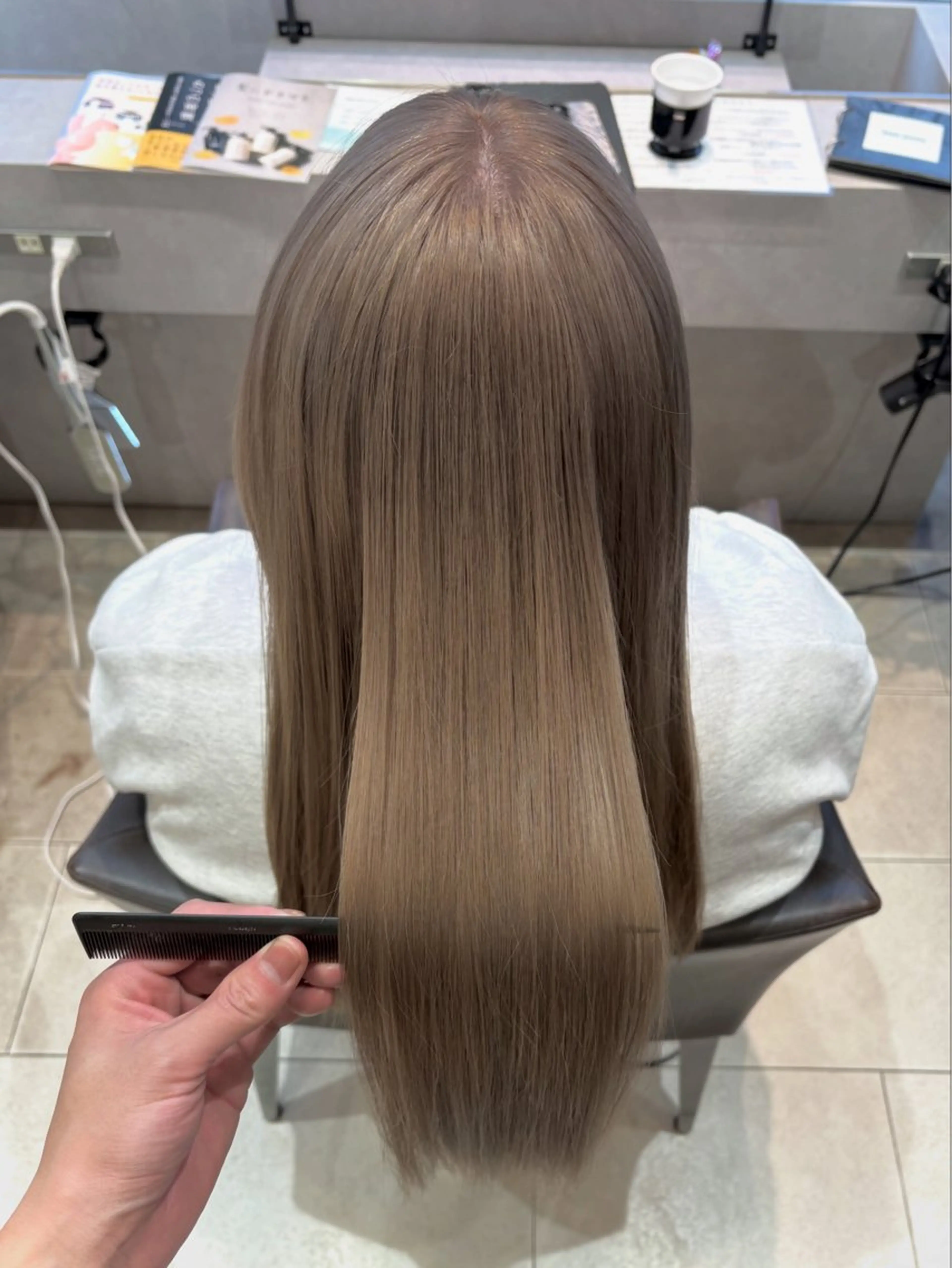 ロング カラー ベージュカラー ミルクティーベージュ ヘアカラー ☆Lolonois 森ノ宮《KOKU》☆のヘアスタイル