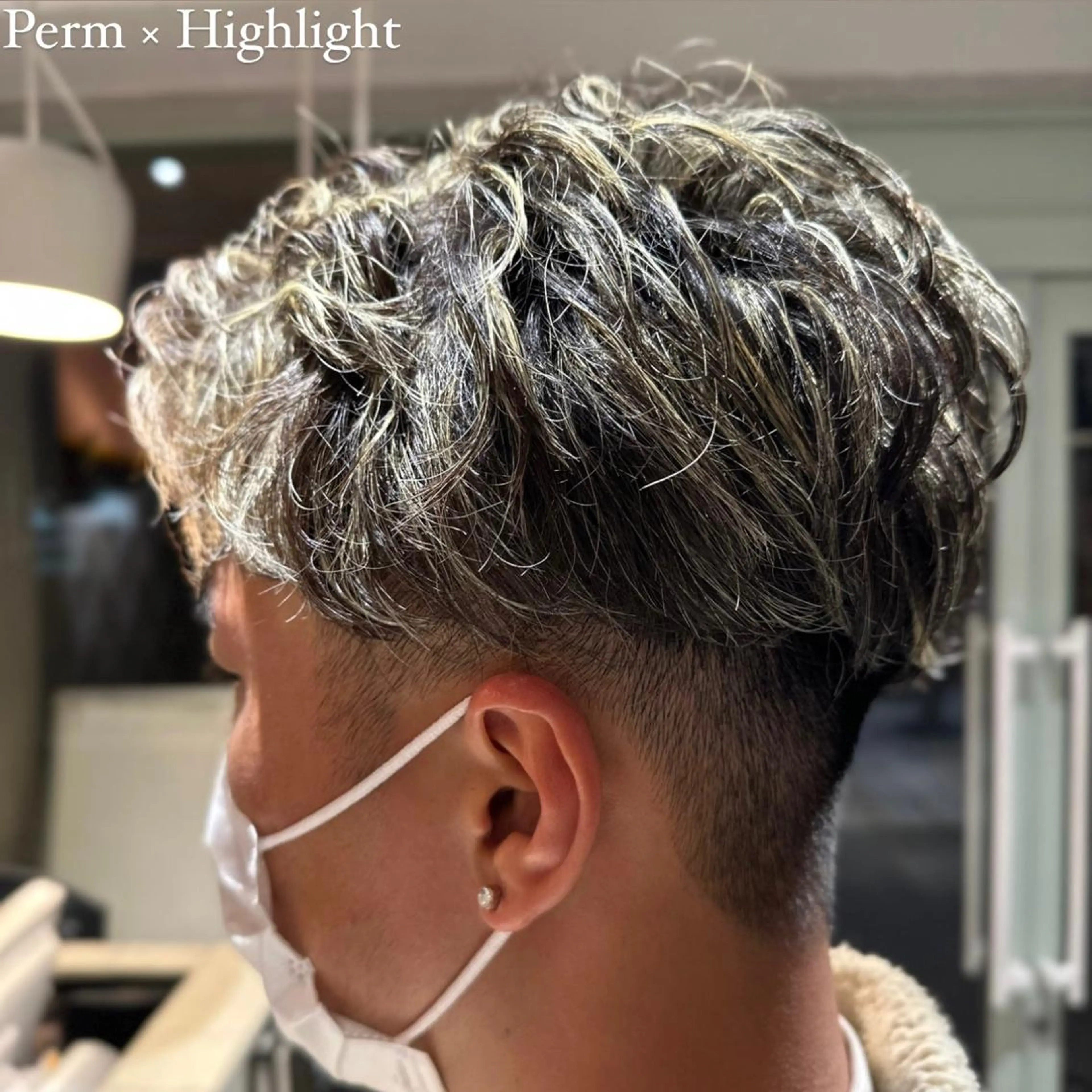 ショート カラー パーマ メンズ メンズハイライト メンズパーマ 刈り上げ ハイライトカラー ハイライト ヘアカラー 艶髪カラー/透明感 美髪/白髪/ﾑﾅｶﾀのヘアスタイル