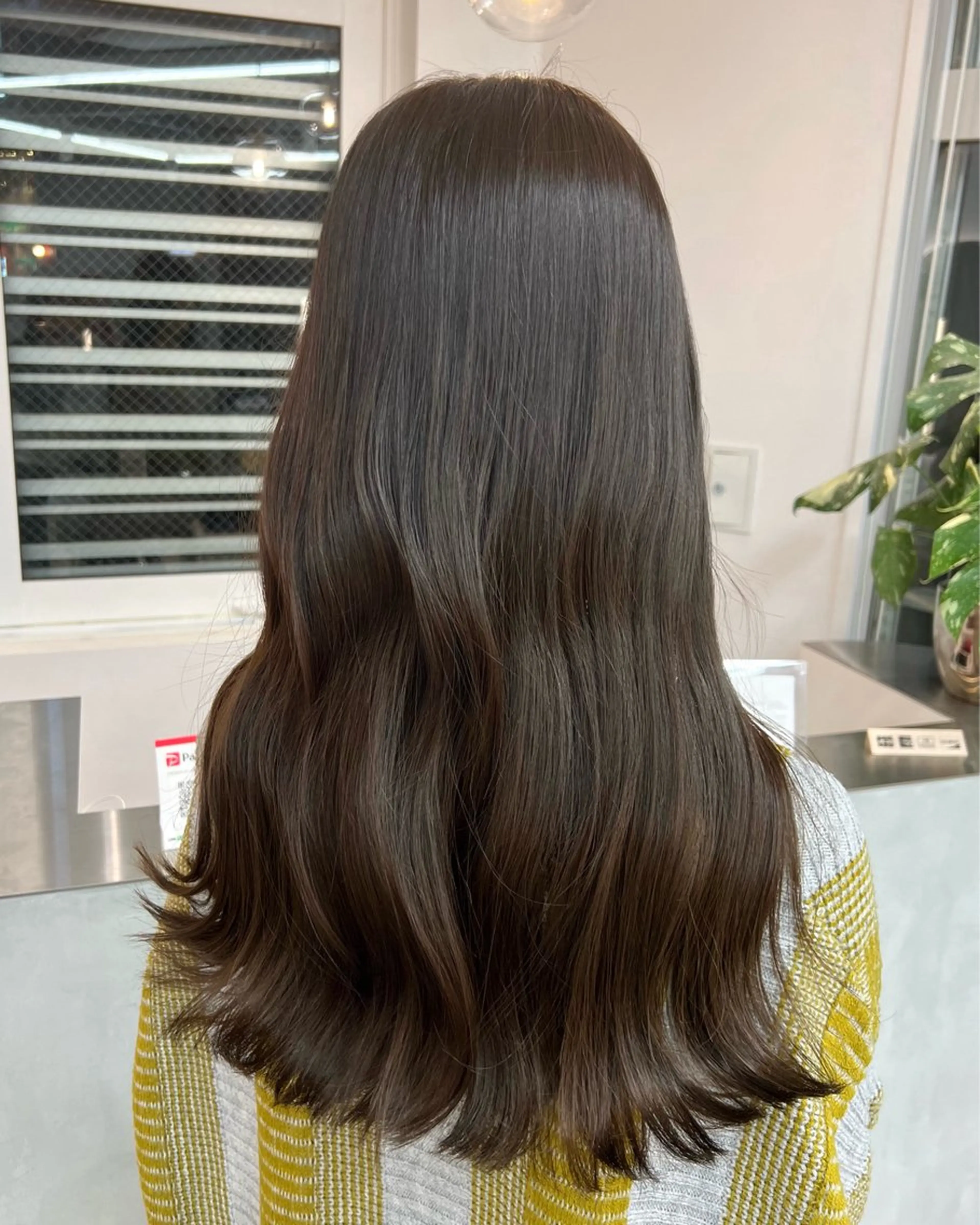 ロング カラー 小森聖奈 韓国風レイヤーカットのヘアスタイル