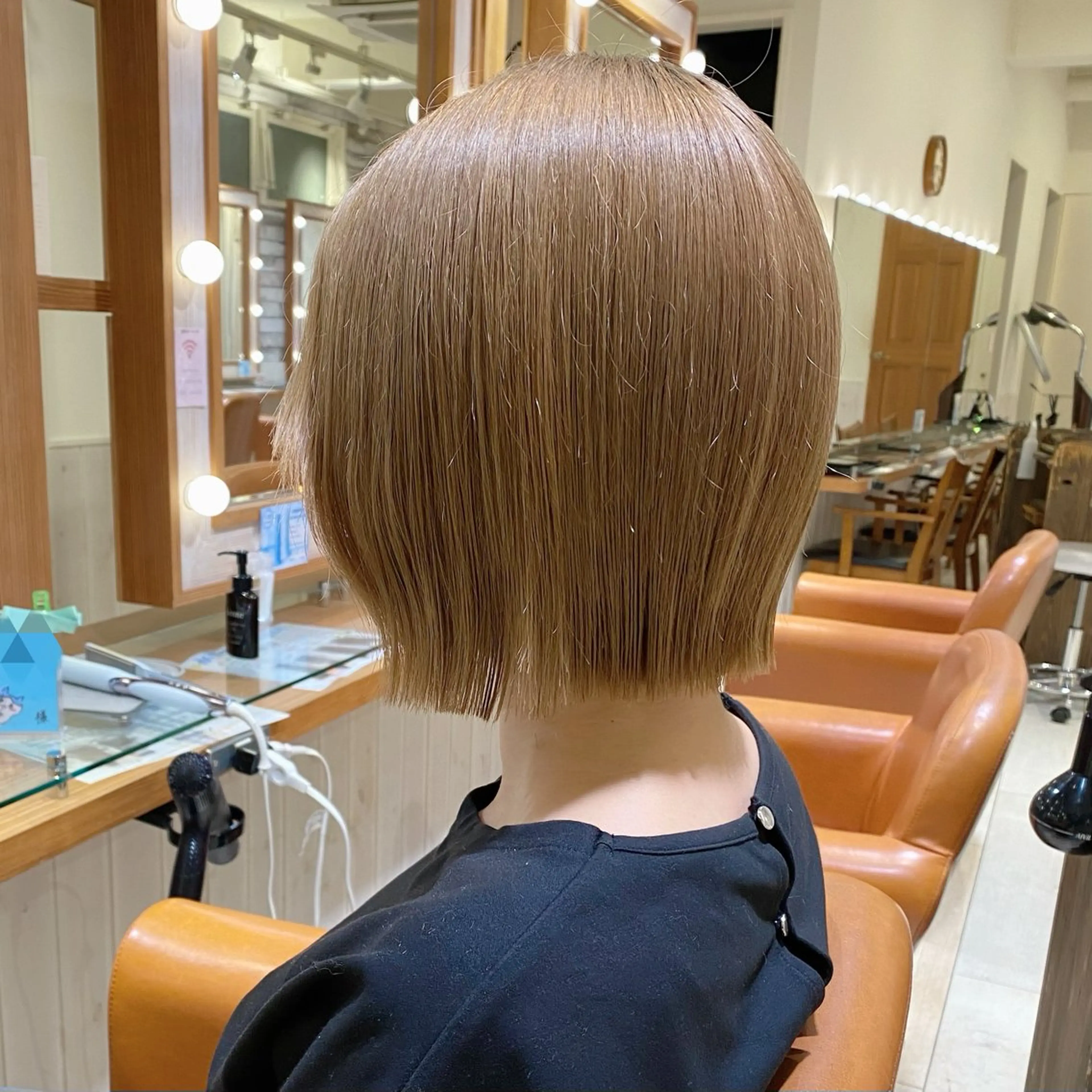 ショート 切りっぱなしボブ ボブ カット 🌸小島友梨香🌸 ブリーチカラーのヘアスタイル