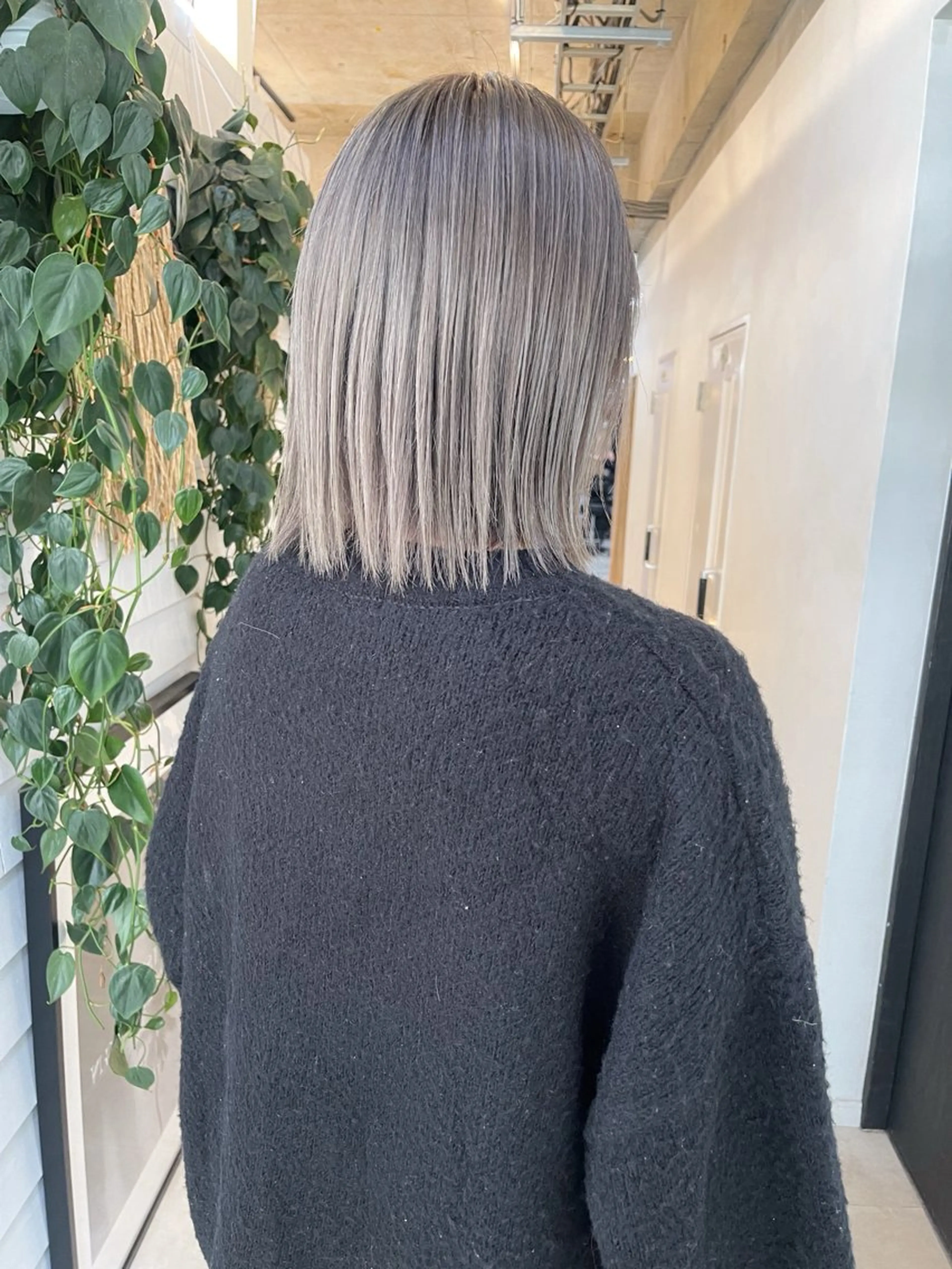 ミディアム カラー グレージュ ハイトーンカラー ボブ ヘアカラー トリートメント AiM 大名　似合わせカットのヘアスタイル