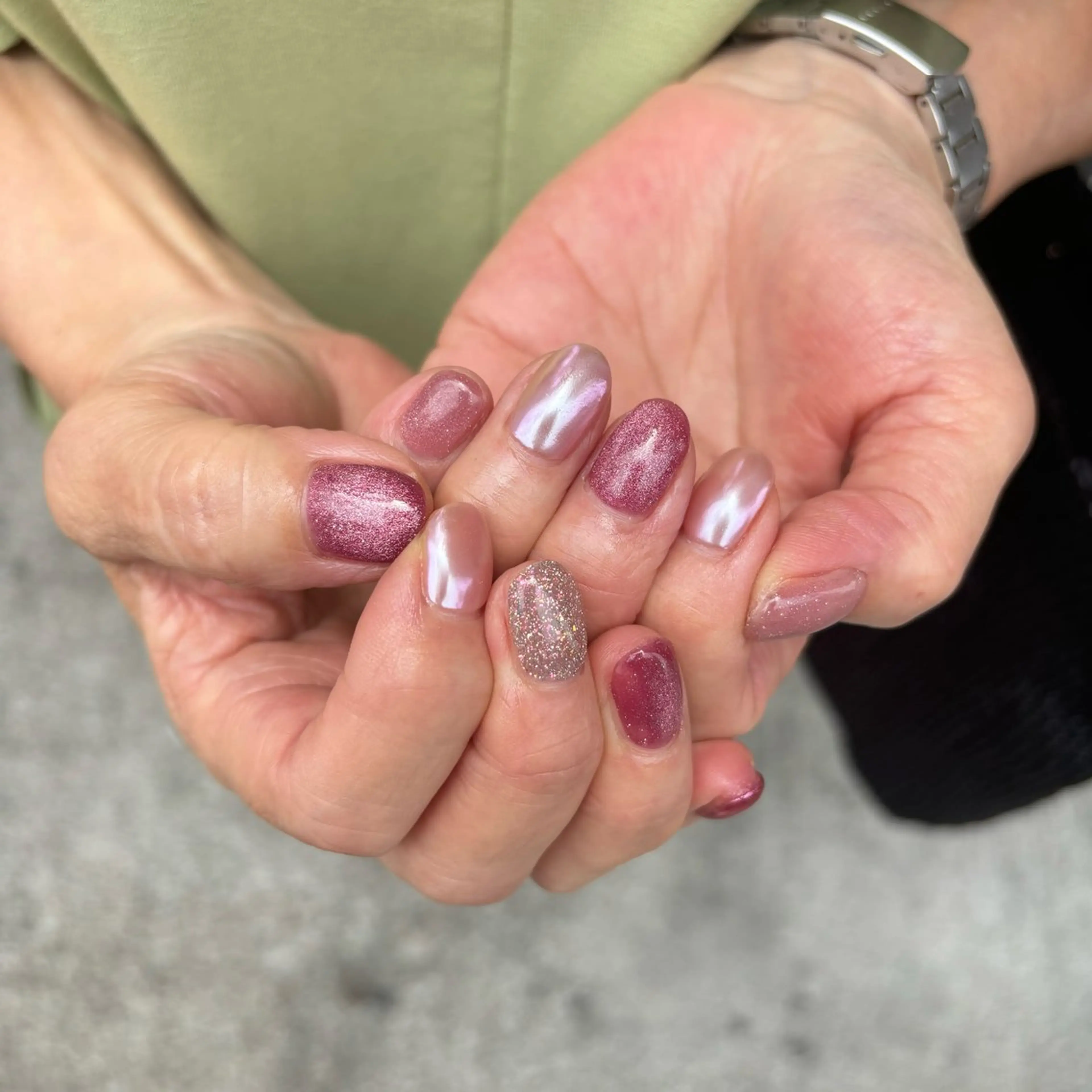 ネイル オーロラネイル フラッシュネイル ハンドネイル RE💟N.NAIL ラテン系お姉さんのネイルデザイン