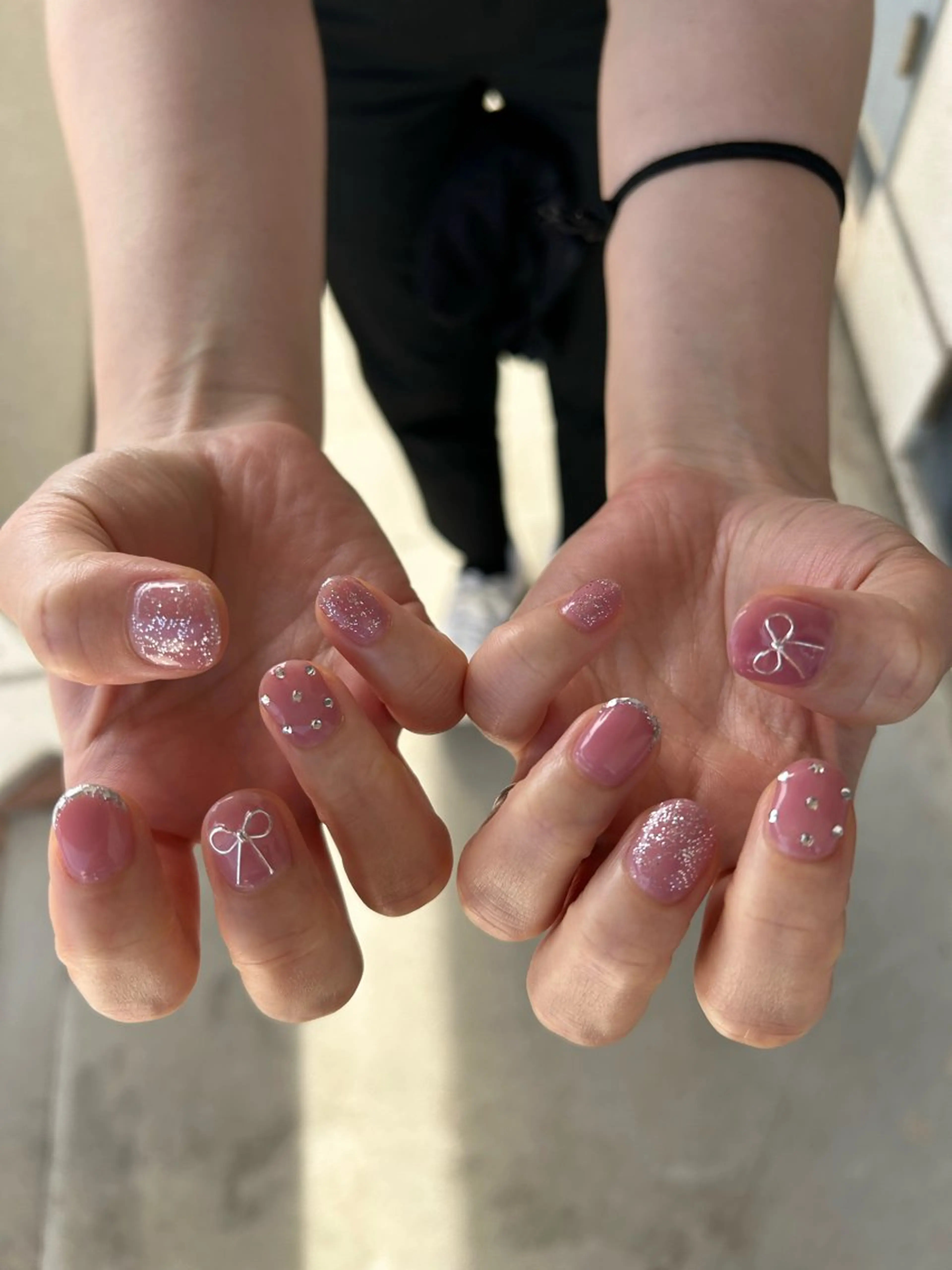 ネイル フレンチネイル ガラスフレンチ リボン ArcoIris所属・Arco Iris 告瑠莉のネイルデザイン