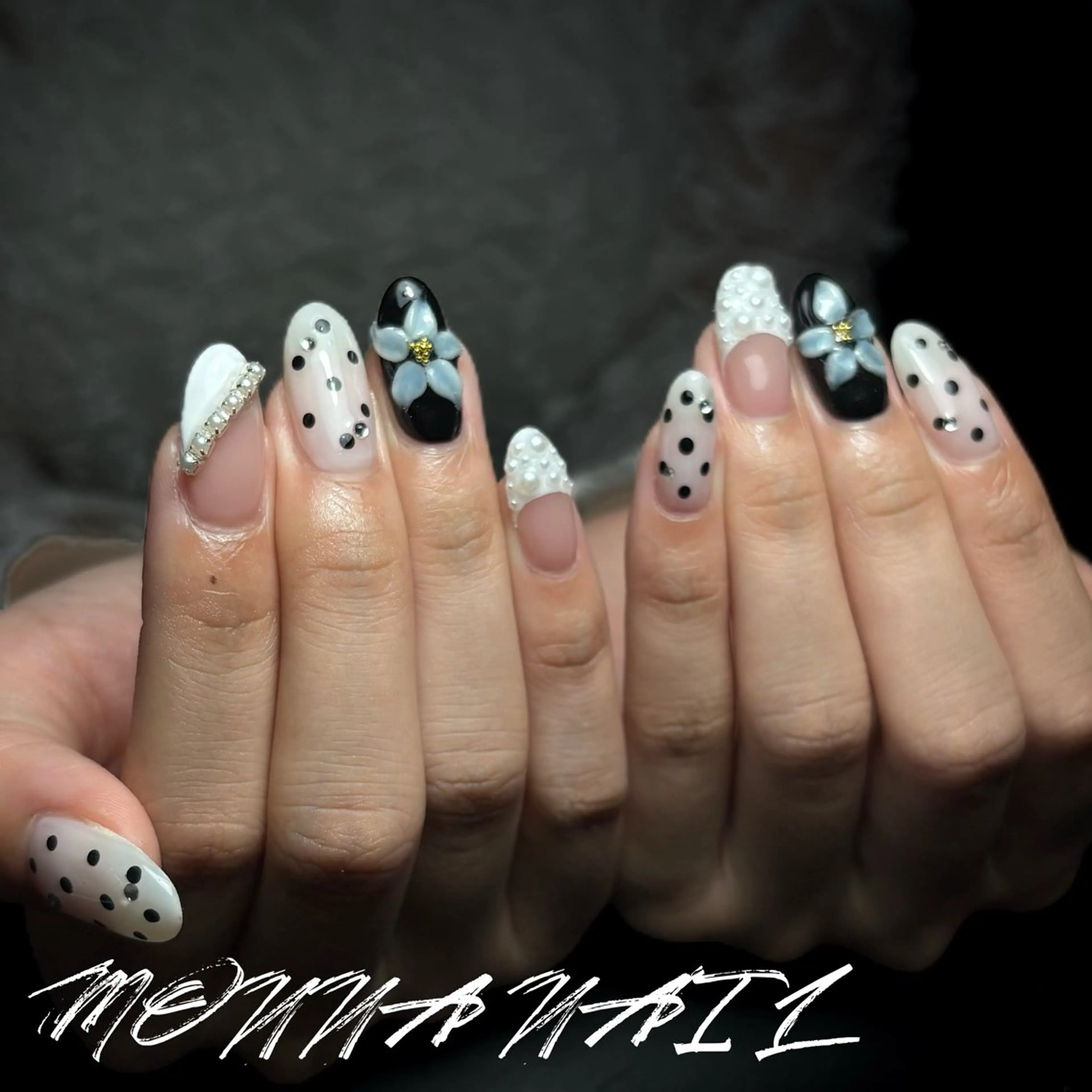 ネイル ドット フラワーネイル ミディアムネイル 春ネイル ハンドネイル モンナ CCのネイルデザイン