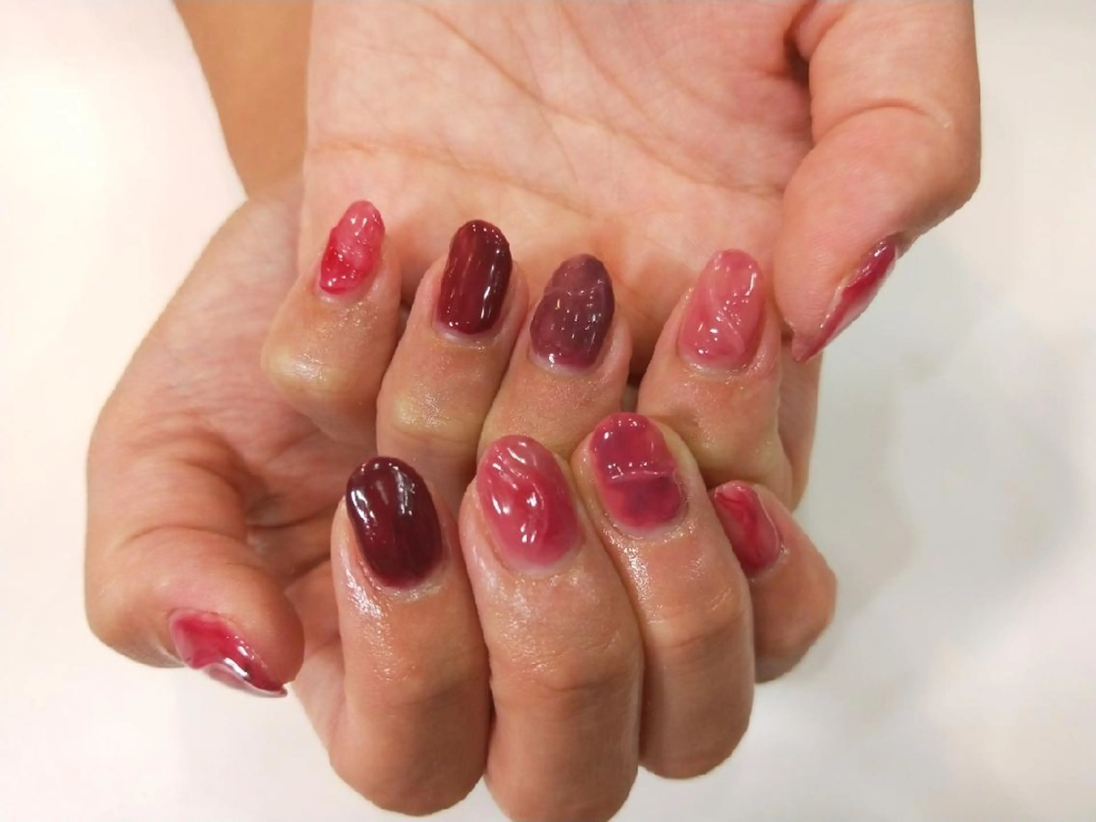 ネイル ハンドネイル ハンドケア R'well所属・はばすみれ🎀ﾈｲﾙ 光ﾌｪｲｼｬﾙ ﾍｱのネイルデザイン