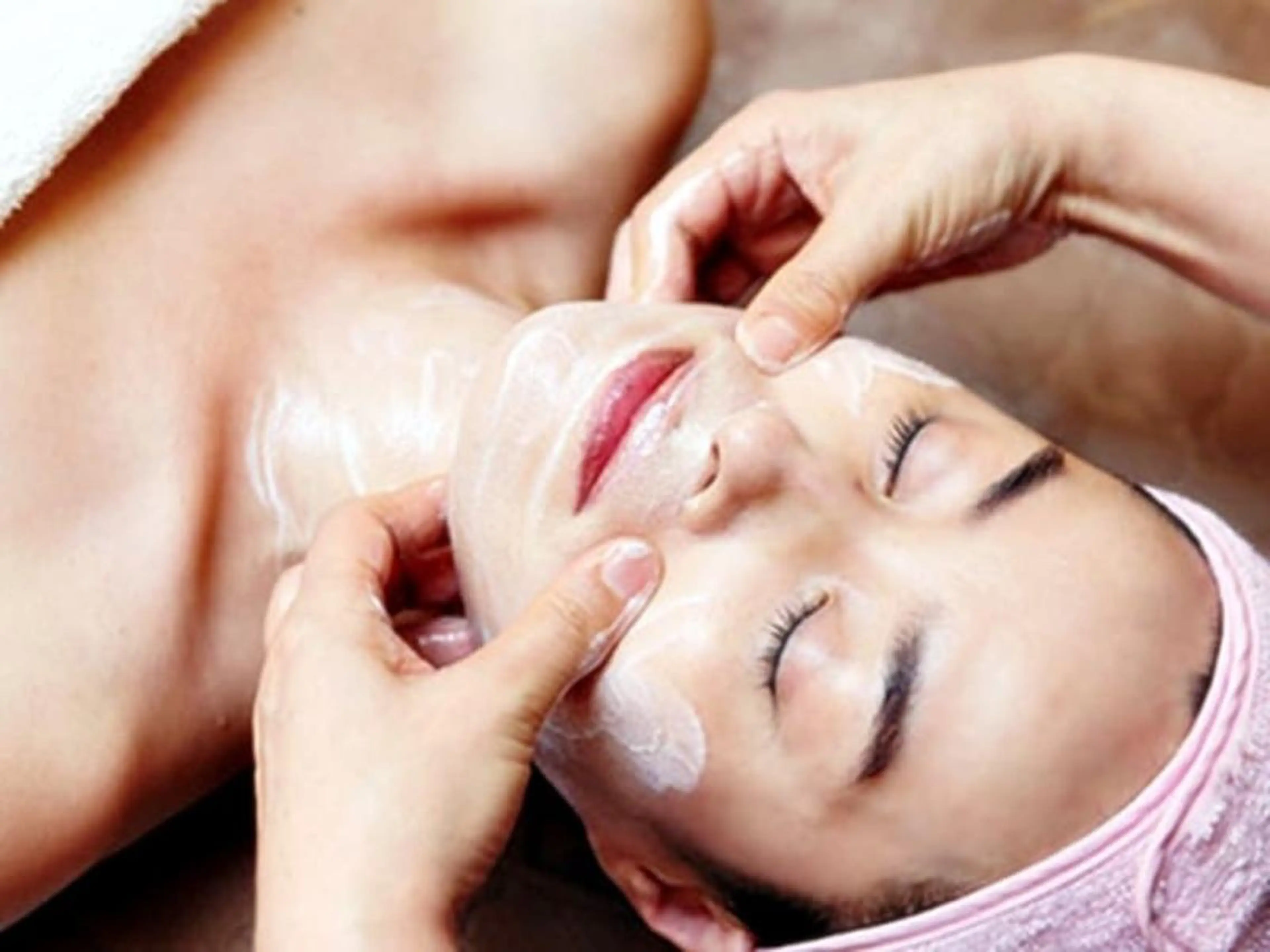 アロマ70分+ 毛穴洗浄＆【肌荒れ・フェイシャル50分】 ☆美容パック付き 計120分の写真