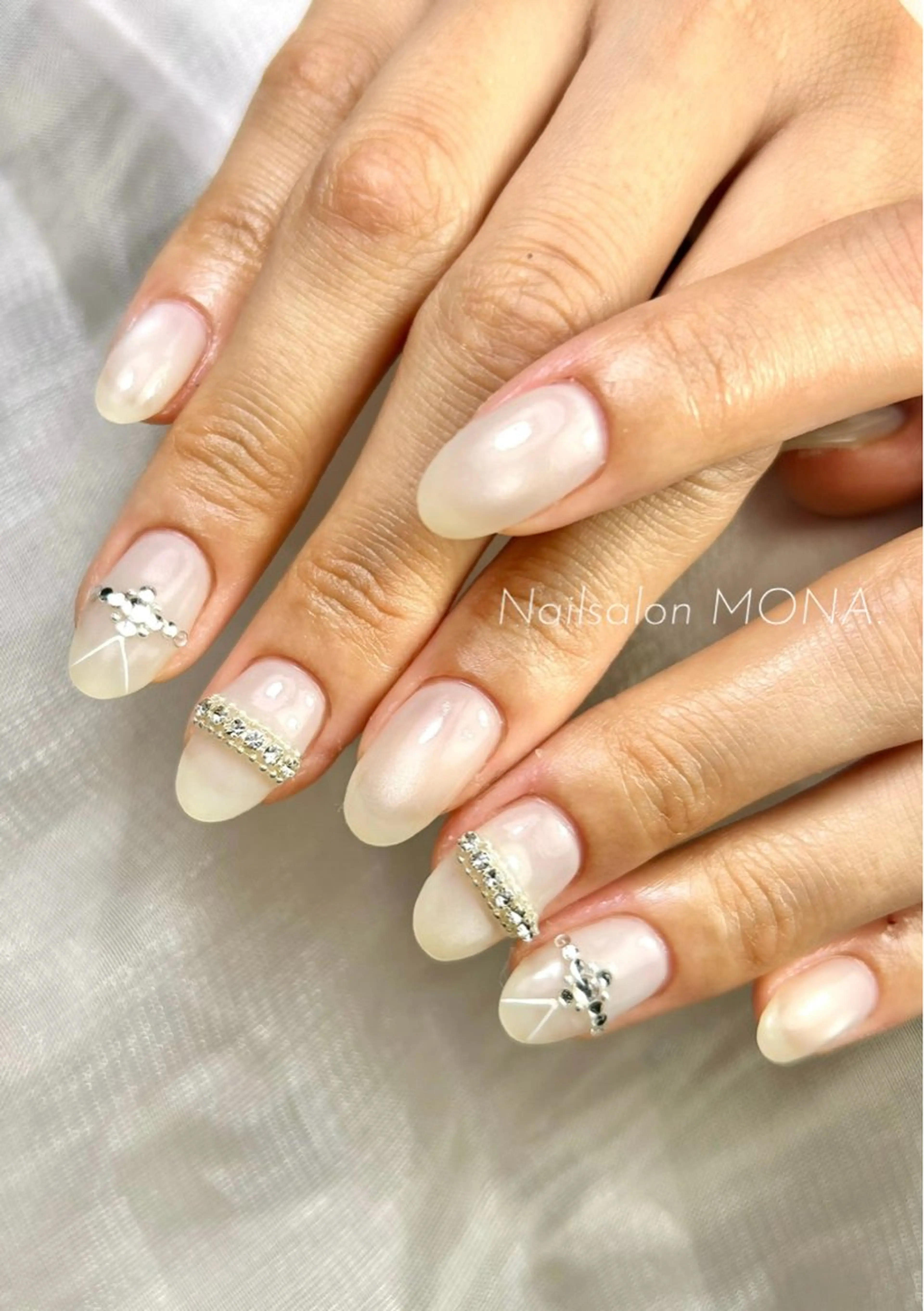 ネイル ジェルネイル キラキラネイル マグネットネイル パラジェル ストーンネイル ハンドネイル Nailsalon MONA.のネイルデザイン