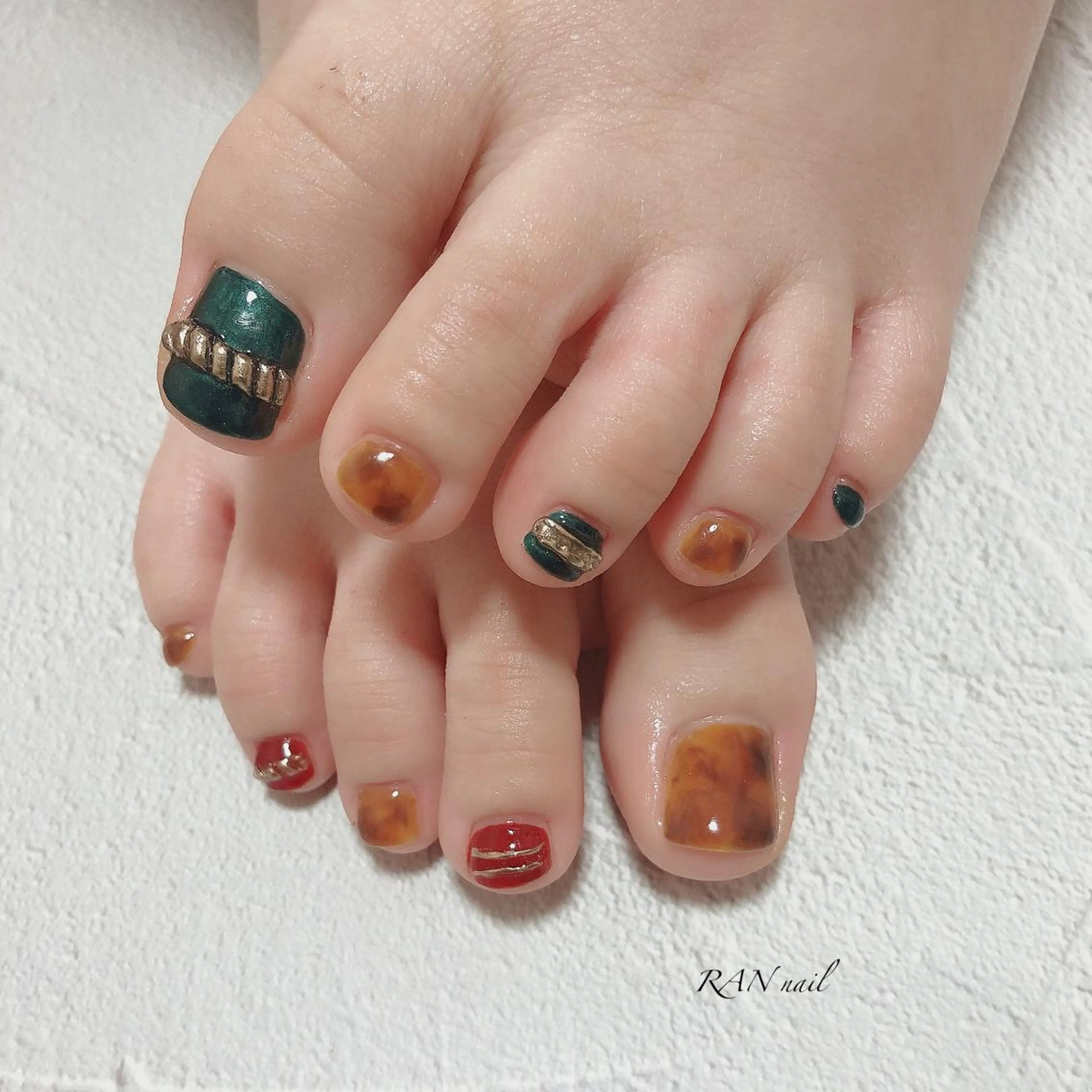 ネイル べっ甲ネイル フットネイル ジェルネイル グリーン オフィスネイル RAN nail 〜ランネイル〜所属・RAN nailのネイルデザイン