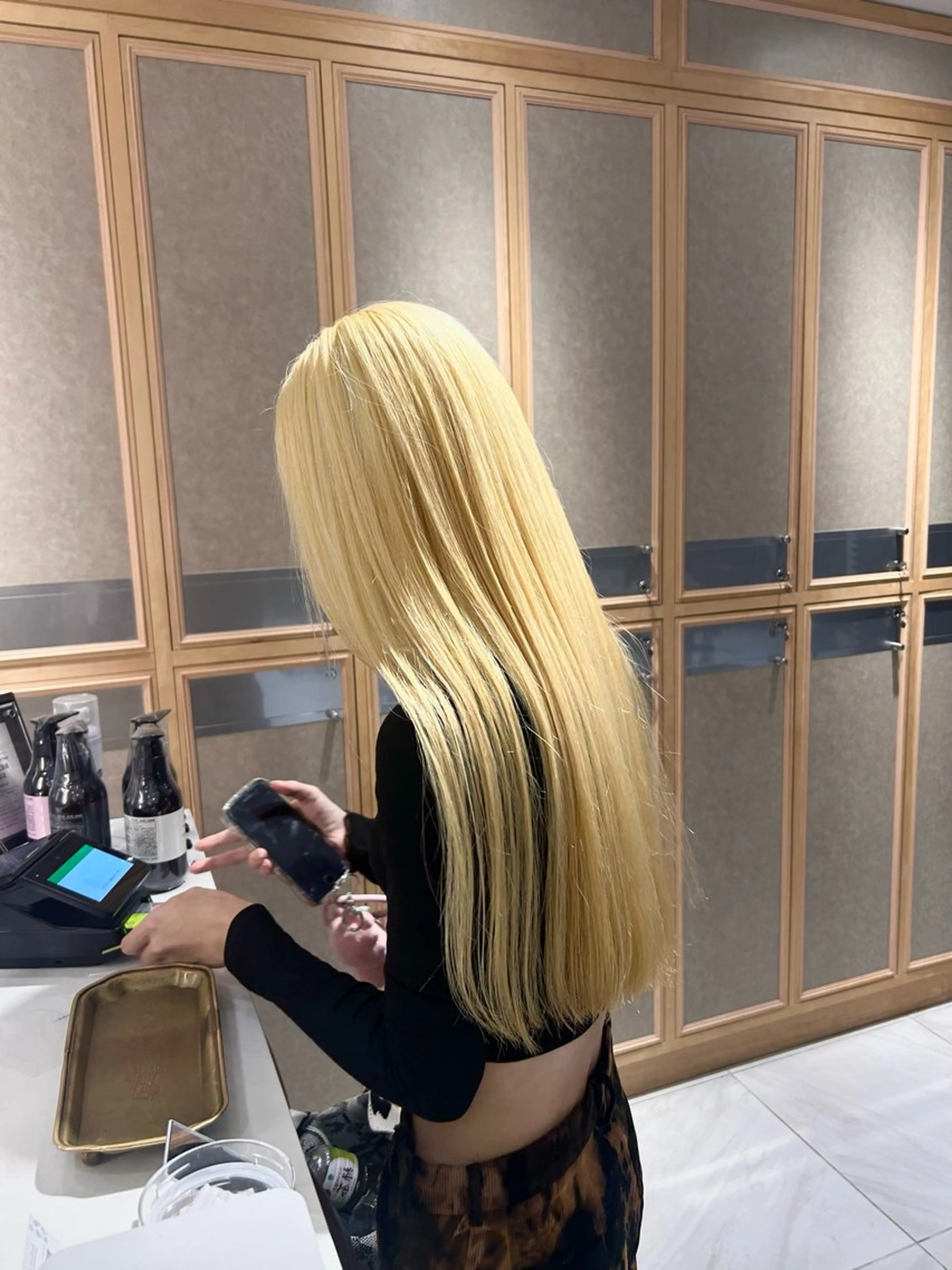 カラー ブリーチ 抜きっぱなしブロンド ヘアカラー トリートメント ヘッドスパ ヘアセット miko🪽地毛風/ ハイトーン/レイヤーのヘアスタイル